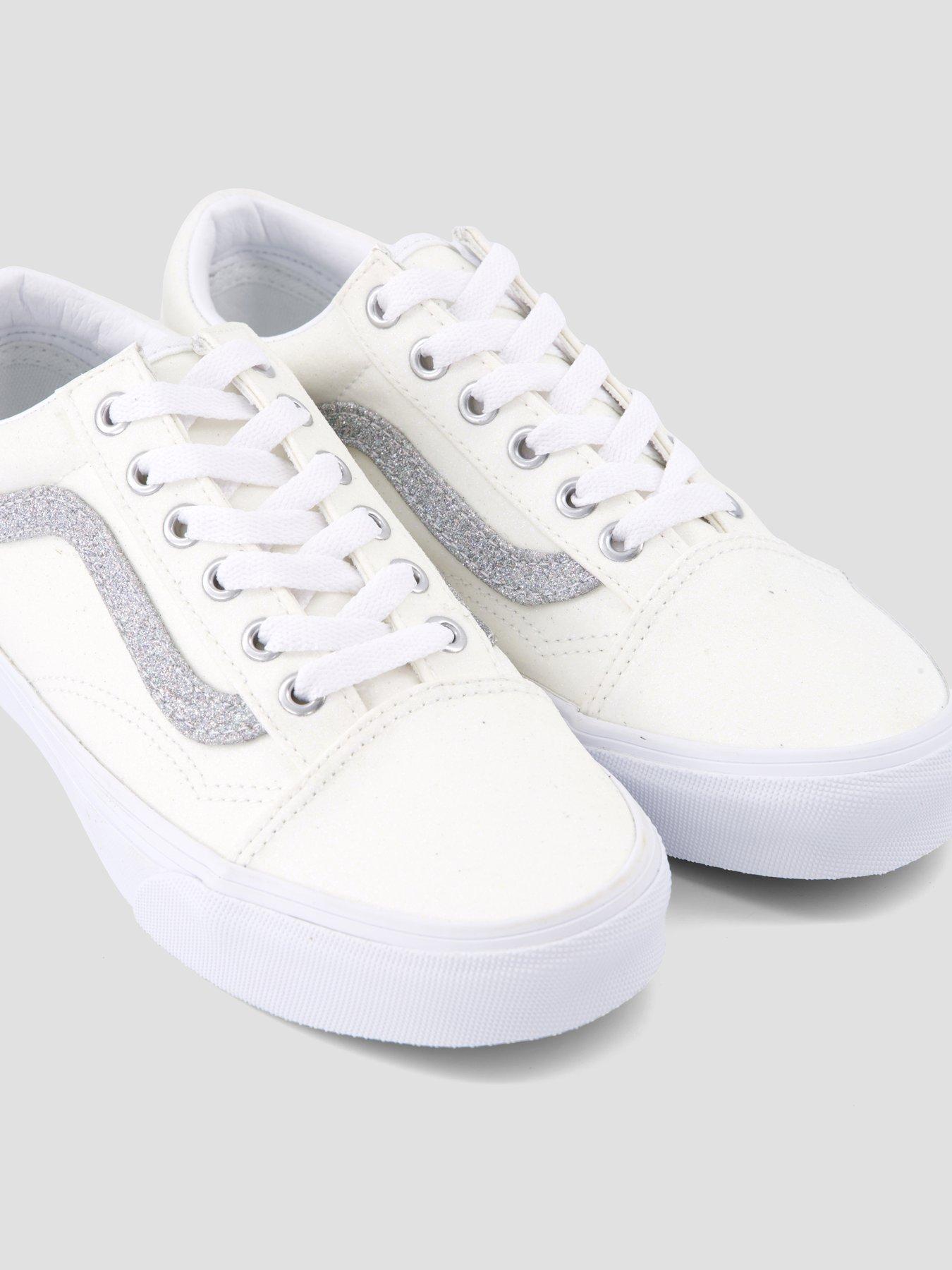 Image 5 of 7 of Vans Junior Old Skool Trainer - White