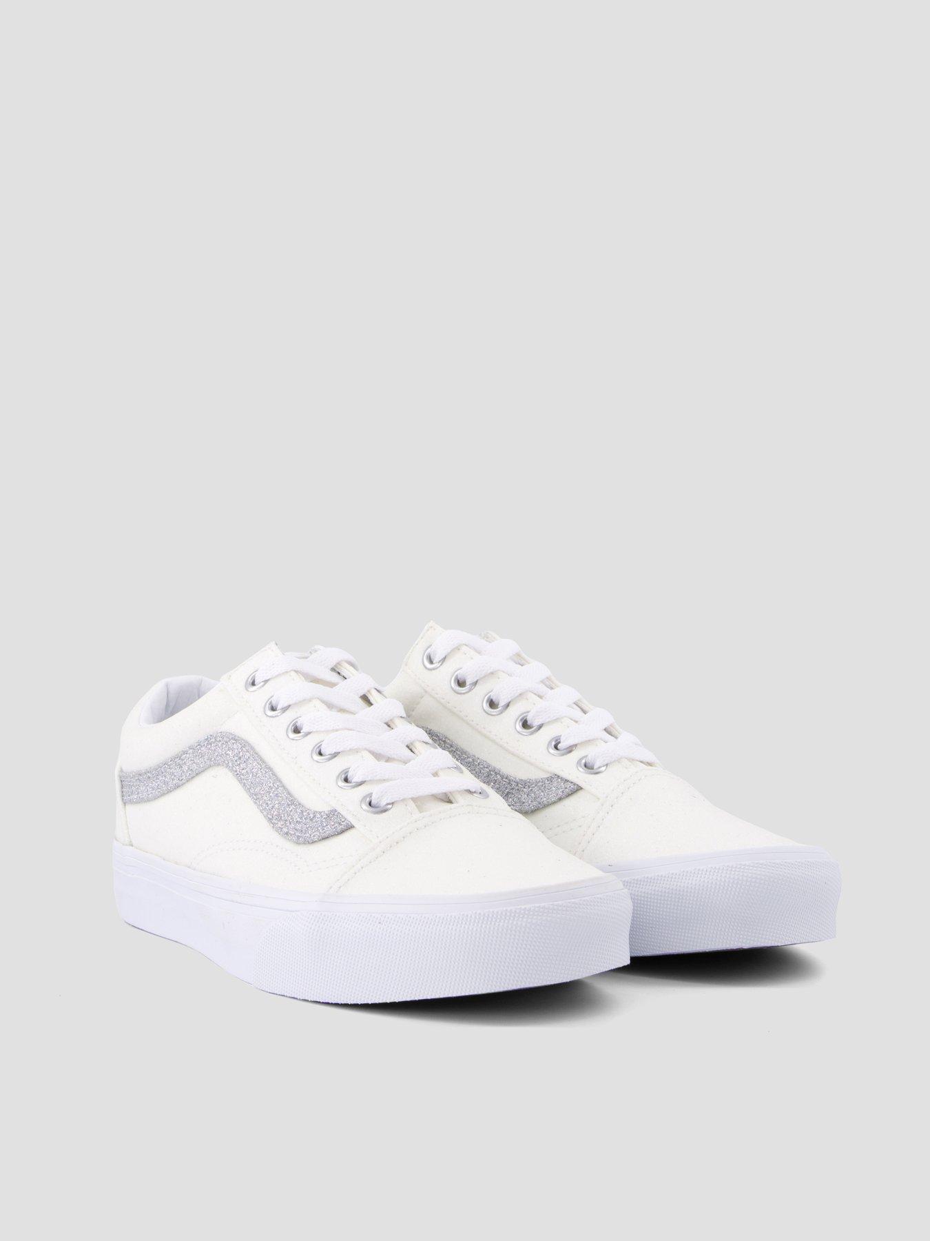 Image 6 of 7 of Vans Junior Old Skool Trainer - White