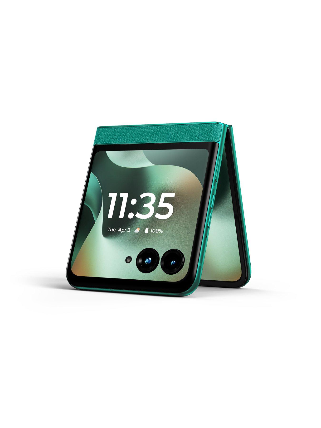 Image 6 of 7 of Motorola Moto Razr 70 - 256GB