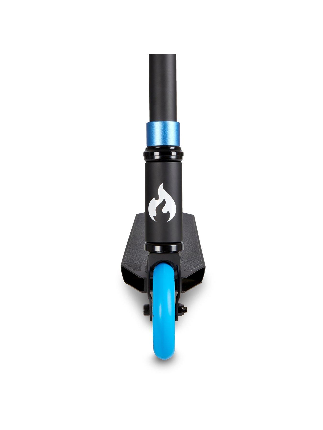 Image 4 of 7 of Micro Scooter Chilli Base Stunt Scooter: Blue