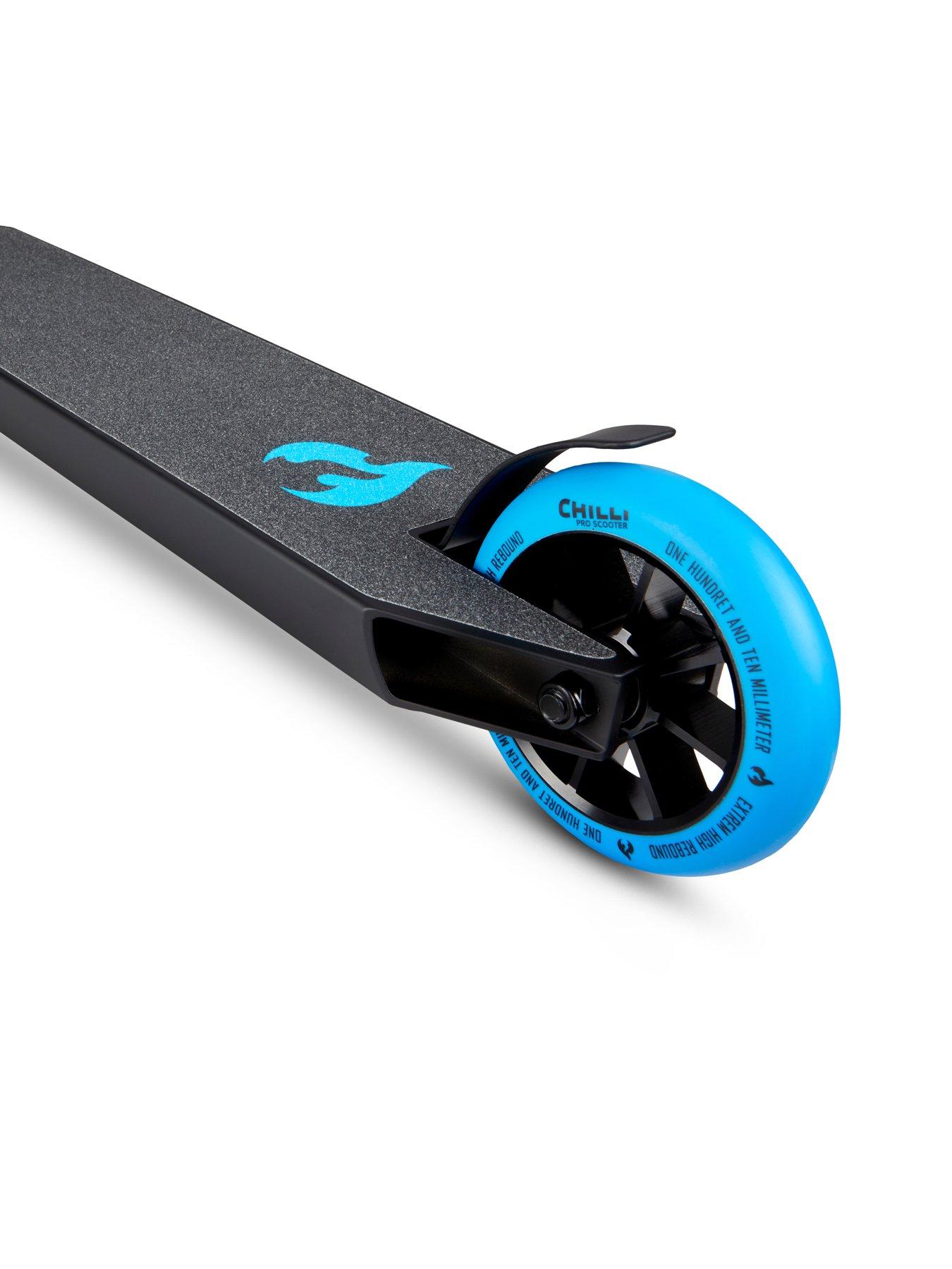 Image 6 of 7 of Micro Scooter Chilli Base Stunt Scooter: Blue