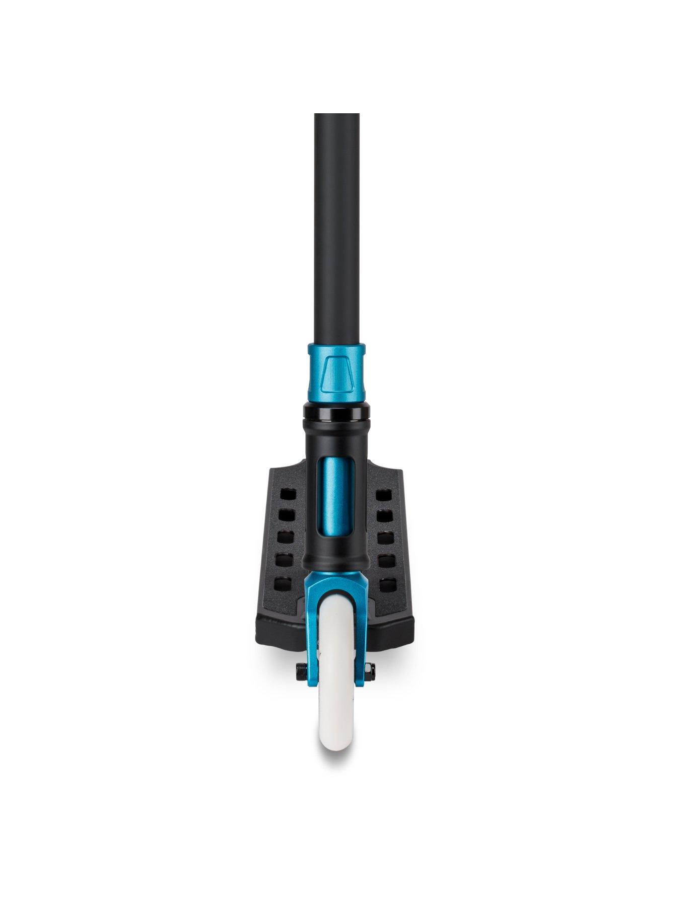 Image 4 of 7 of Micro Scooter Chilli Ventus Stunt Scooter: Black/White