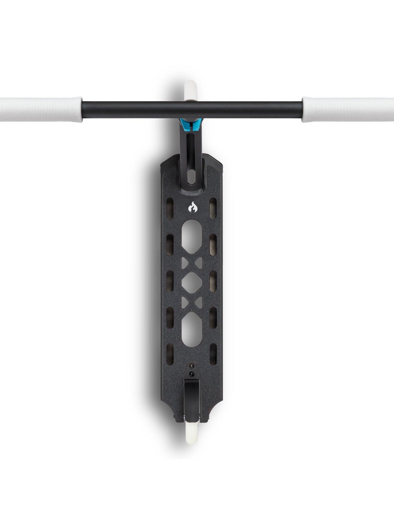 Image 5 of 7 of Micro Scooter Chilli Ventus Stunt Scooter: Black/White