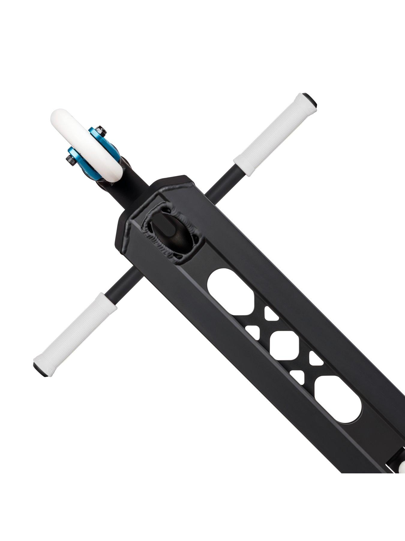 Image 6 of 7 of Micro Scooter Chilli Ventus Stunt Scooter: Black/White