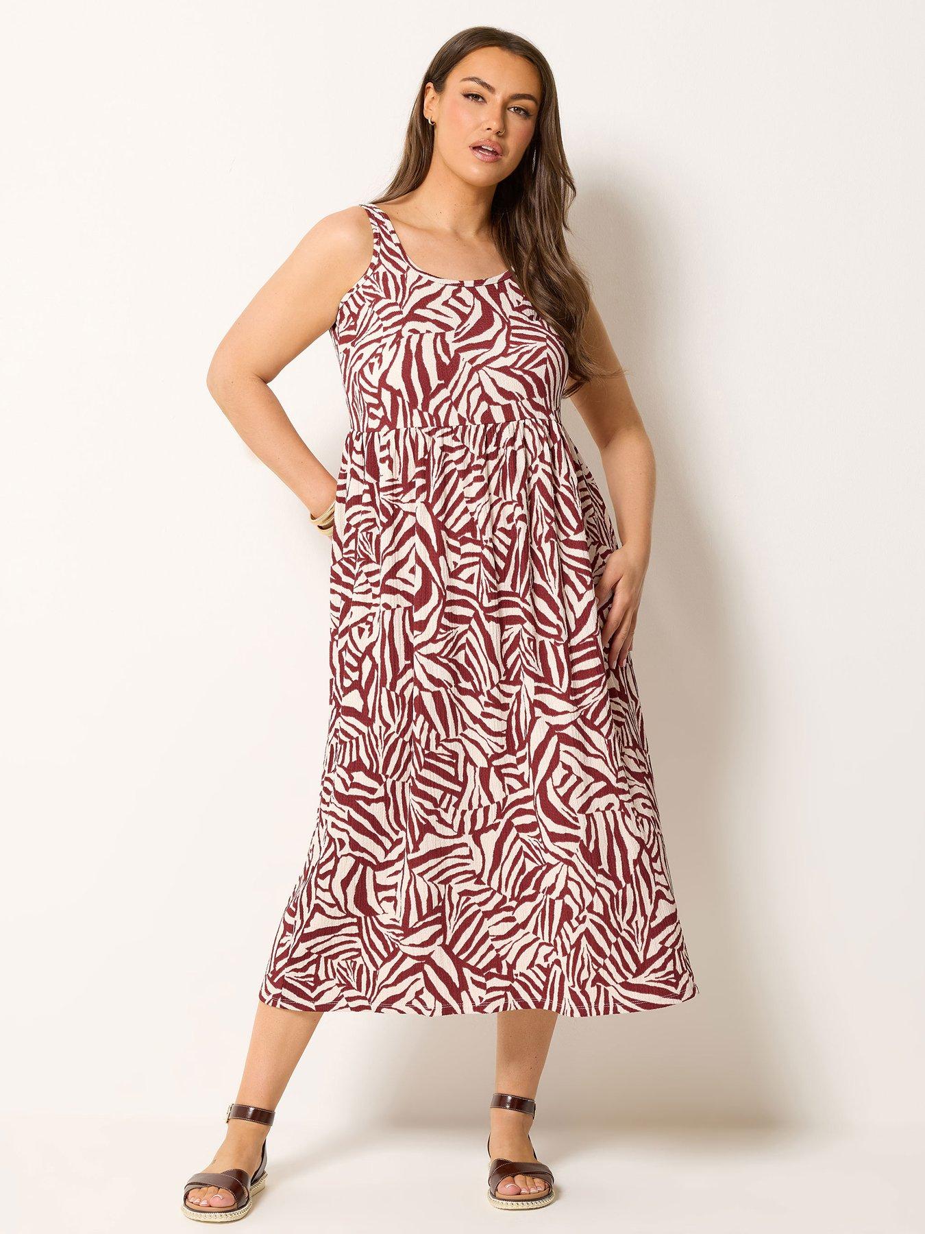 Image 1 of 4 of Yours Curve Short Sleeve Textured Smock Dress