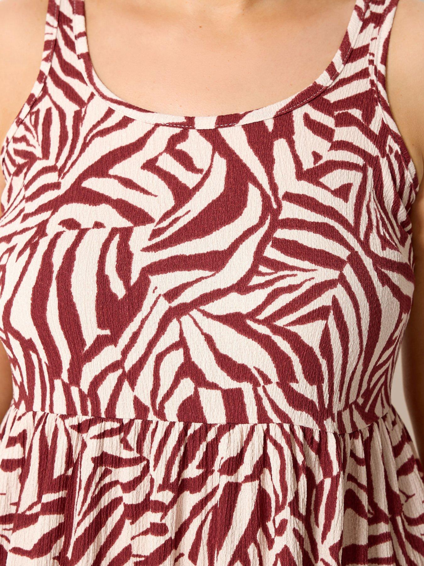 Image 4 of 4 of Yours Curve Short Sleeve Textured Smock Dress