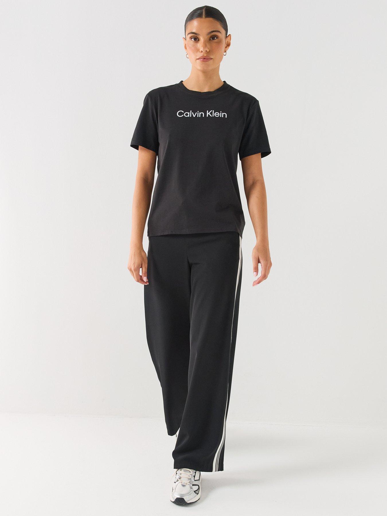 Image 3 of 4 of Calvin Klein Breathable Quick-dry Travel T-shirt - Black
