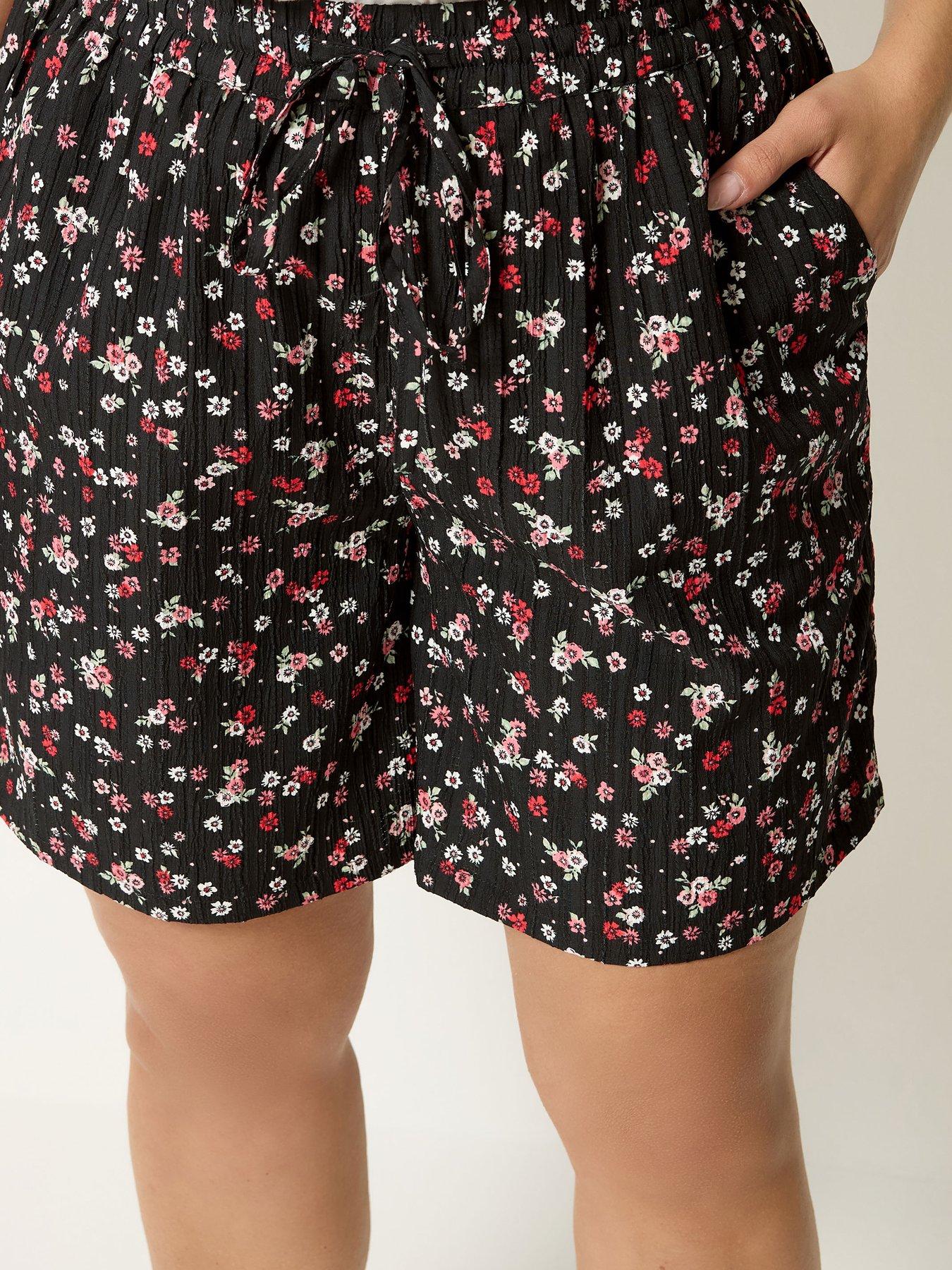 Image 4 of 4 of Yours Curve Ditsy Floral Shorts - Red