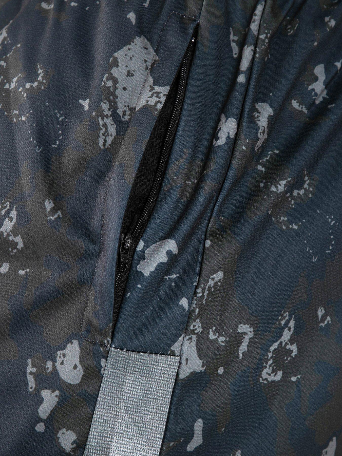 Image 5 of 6 of D555 D555 Dry Wear Elasticated Shorts With Compression Lining