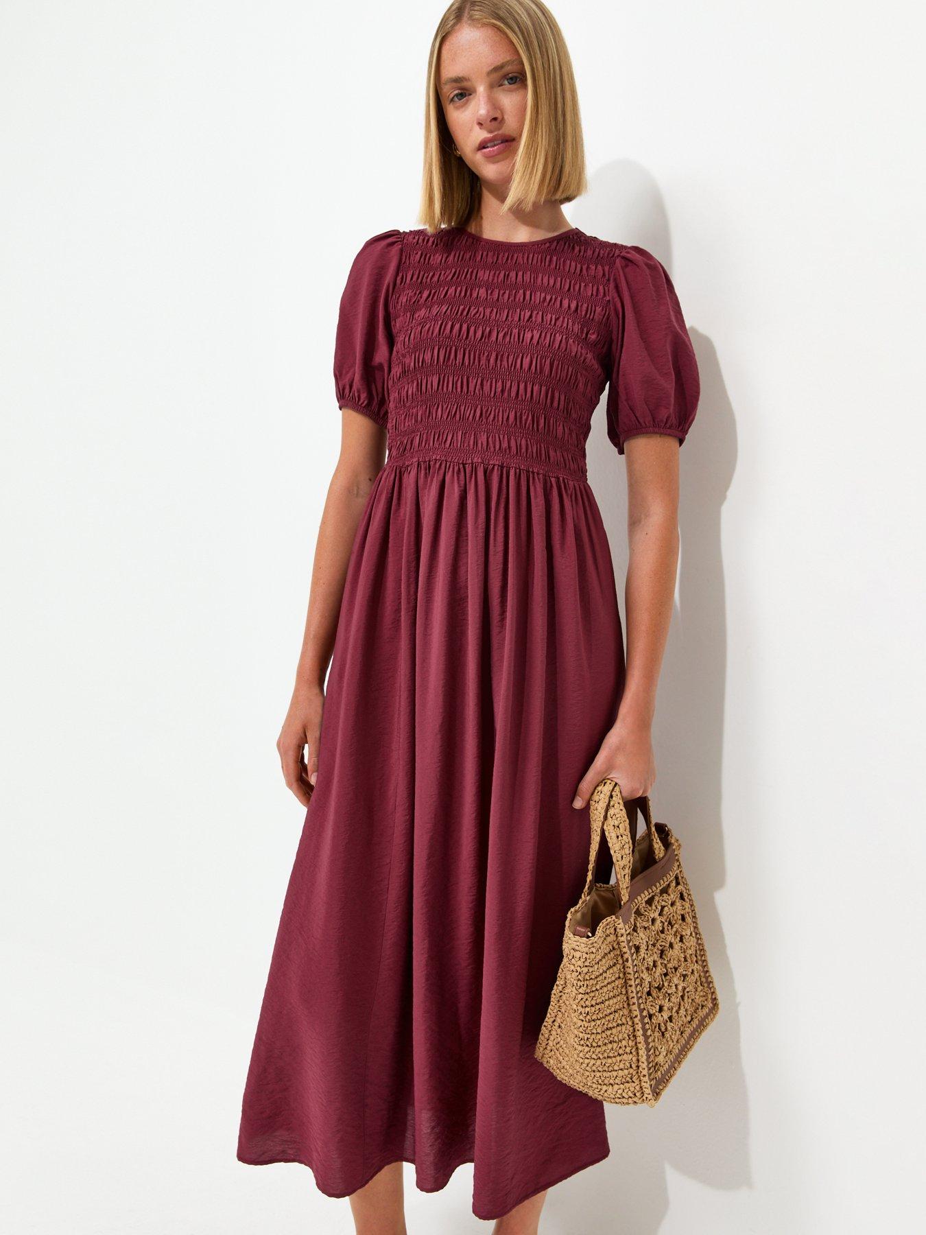 Image 3 of 6 of New Look Shirred Body Short Sleeve Midi Dress - Red