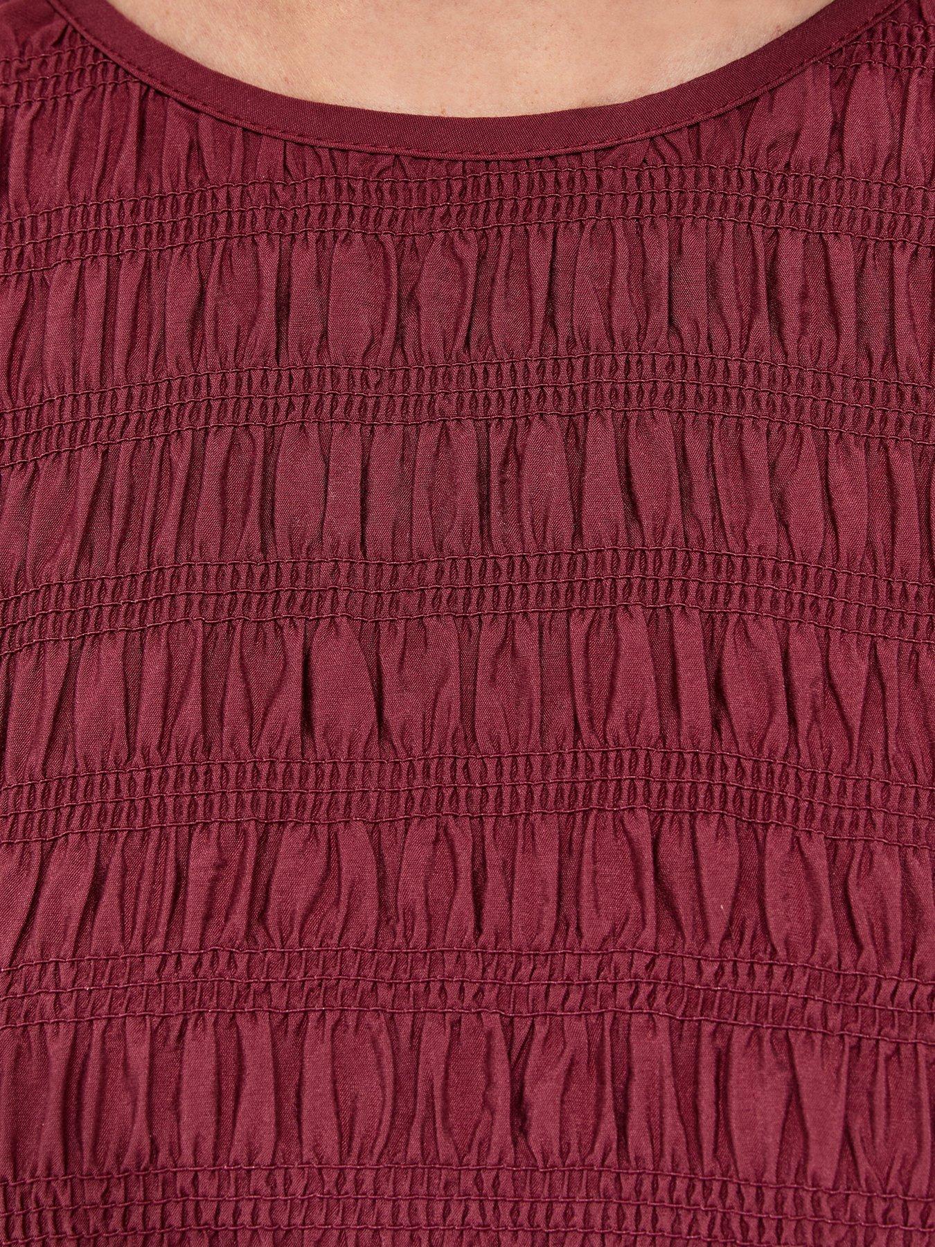 Image 5 of 6 of New Look Shirred Body Short Sleeve Midi Dress - Red