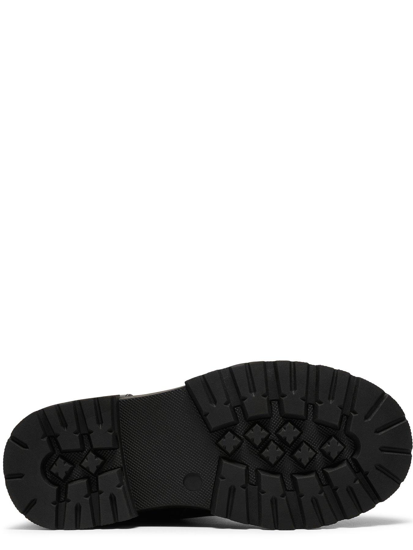 Image 5 of 6 of Clarks Younger Zariah Edge Boot - Black