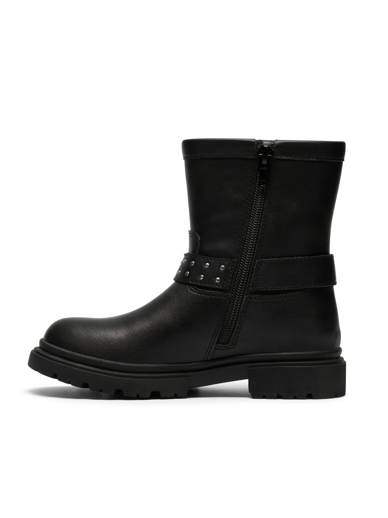 Image 6 of 6 of Clarks Younger Zariah Edge Boot - Black