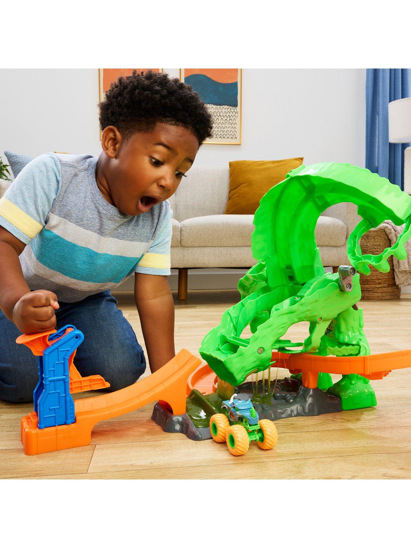 Image 7 of 7 of Hot Wheels <p>Mutant Chaos Monster Takedown Playset with Mutant Rhinomite</p>