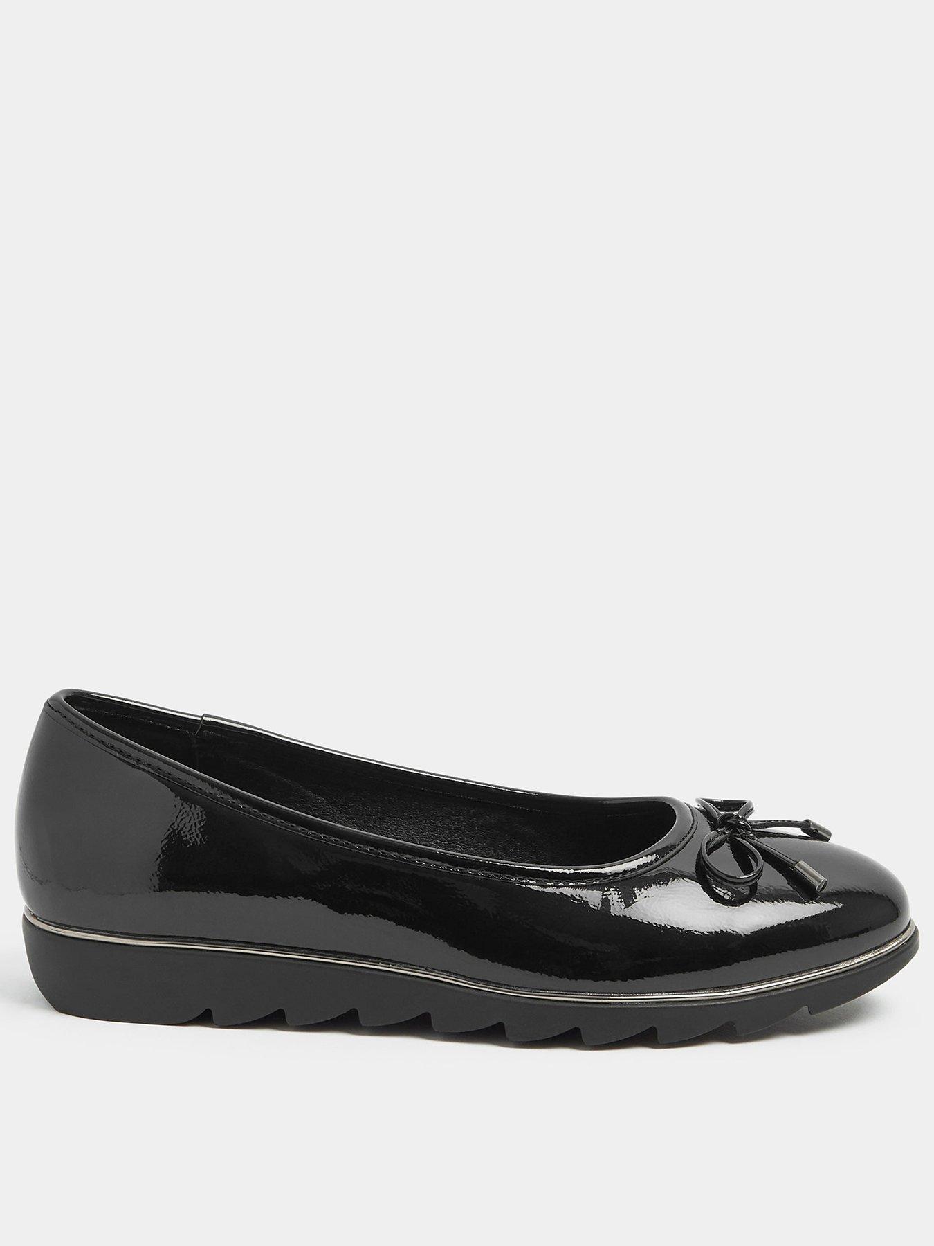 Yours Patent Ballet Pumps In Wide E Fit - Black