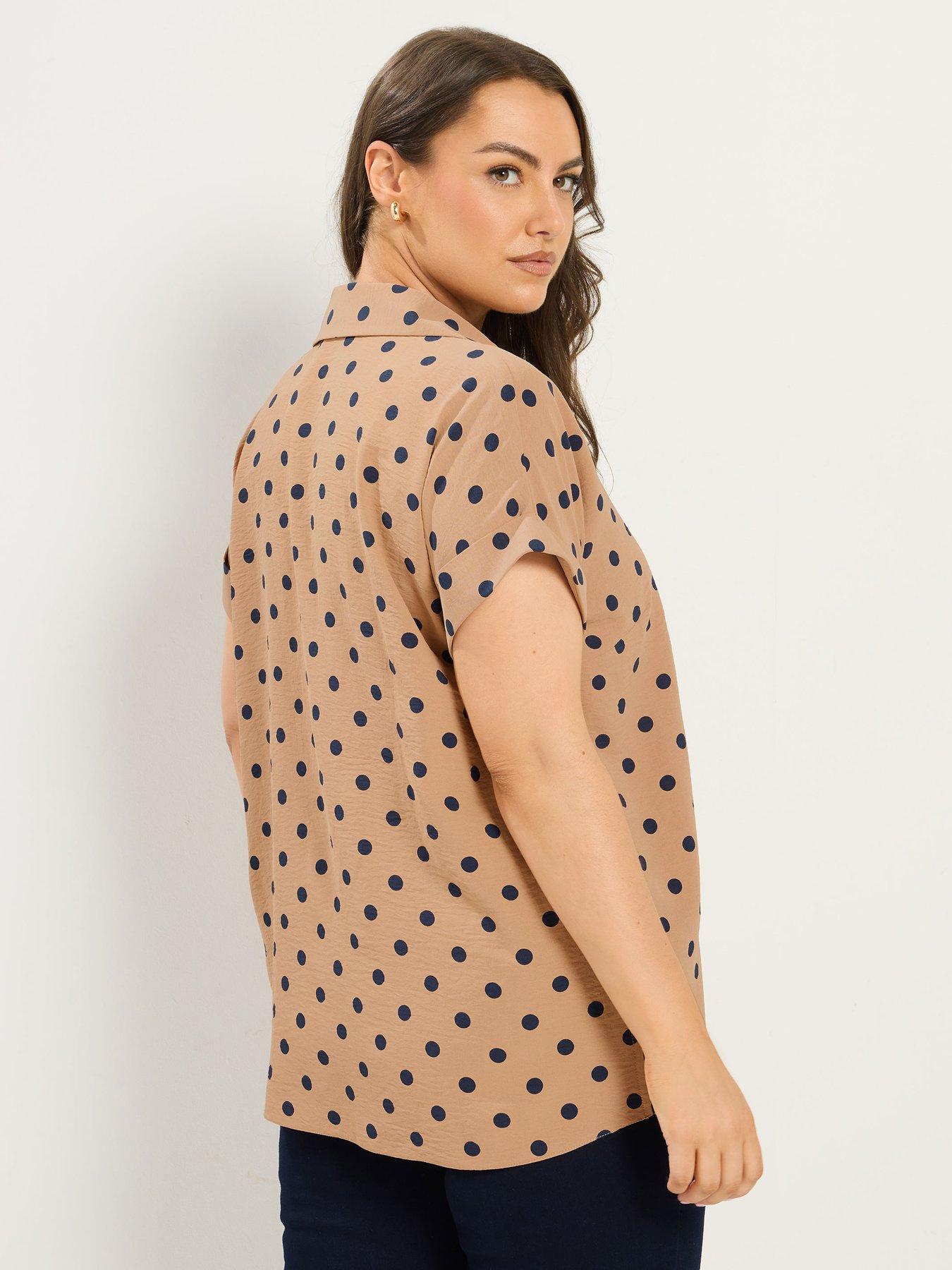 Image 2 of 4 of Yours Curve Pleat Front Shirt - Cream