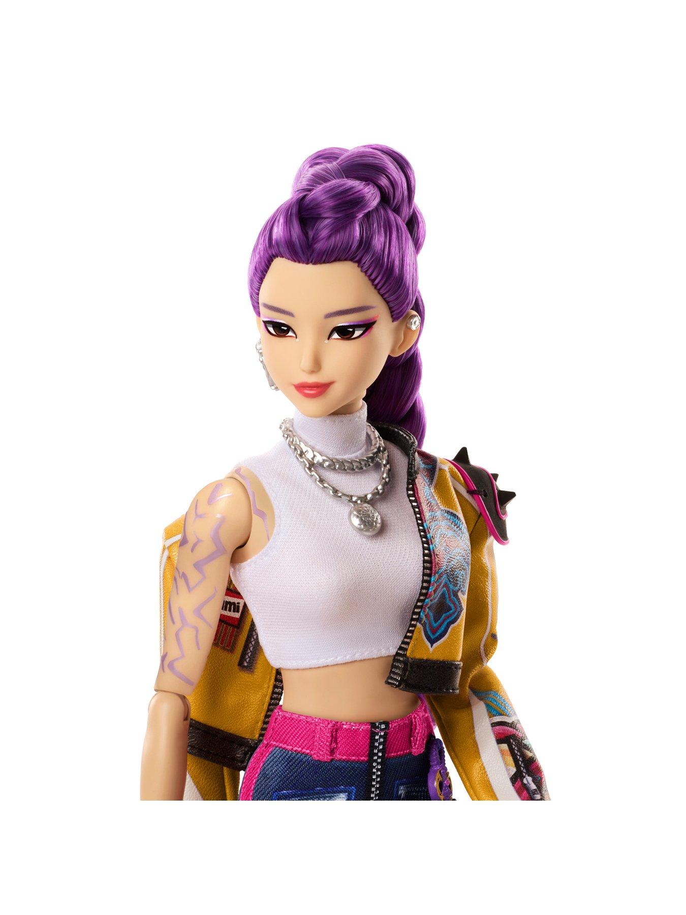 Image 4 of 7 of K-Pop Demon Hunters HUNTR/X Rumi How It's Done Fashion Doll with Sword &amp; Microphone Accessories