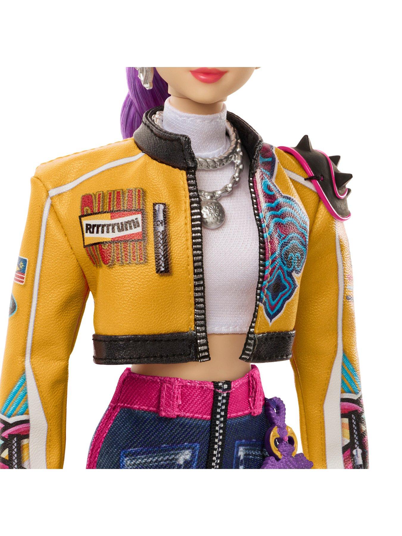 Image 5 of 7 of K-Pop Demon Hunters HUNTR/X Rumi How It's Done Fashion Doll with Sword &amp; Microphone Accessories