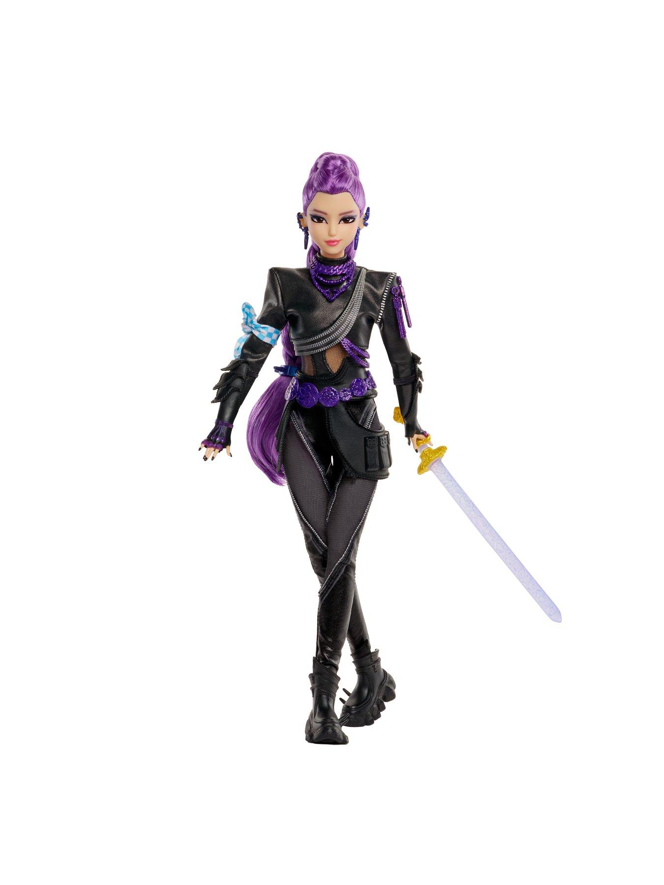 Image 3 of 5 of K-Pop Demon Hunters <p>HUNTR/X Battle Rumi Deluxe Fashion Doll with Four Tiger Sword</p>