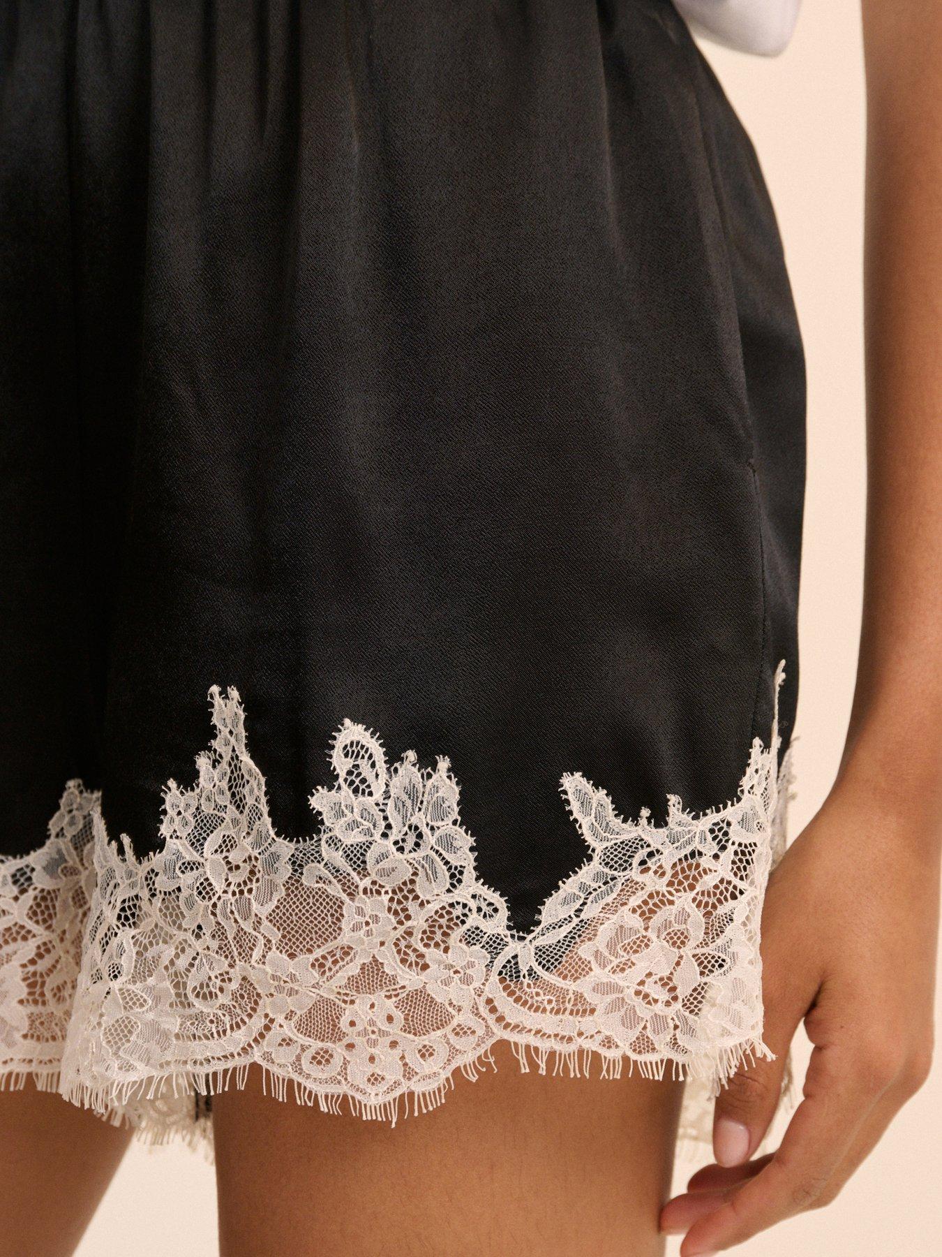 Image 5 of 5 of Nobodys Child Virgo Lace Trim Shorts - Black