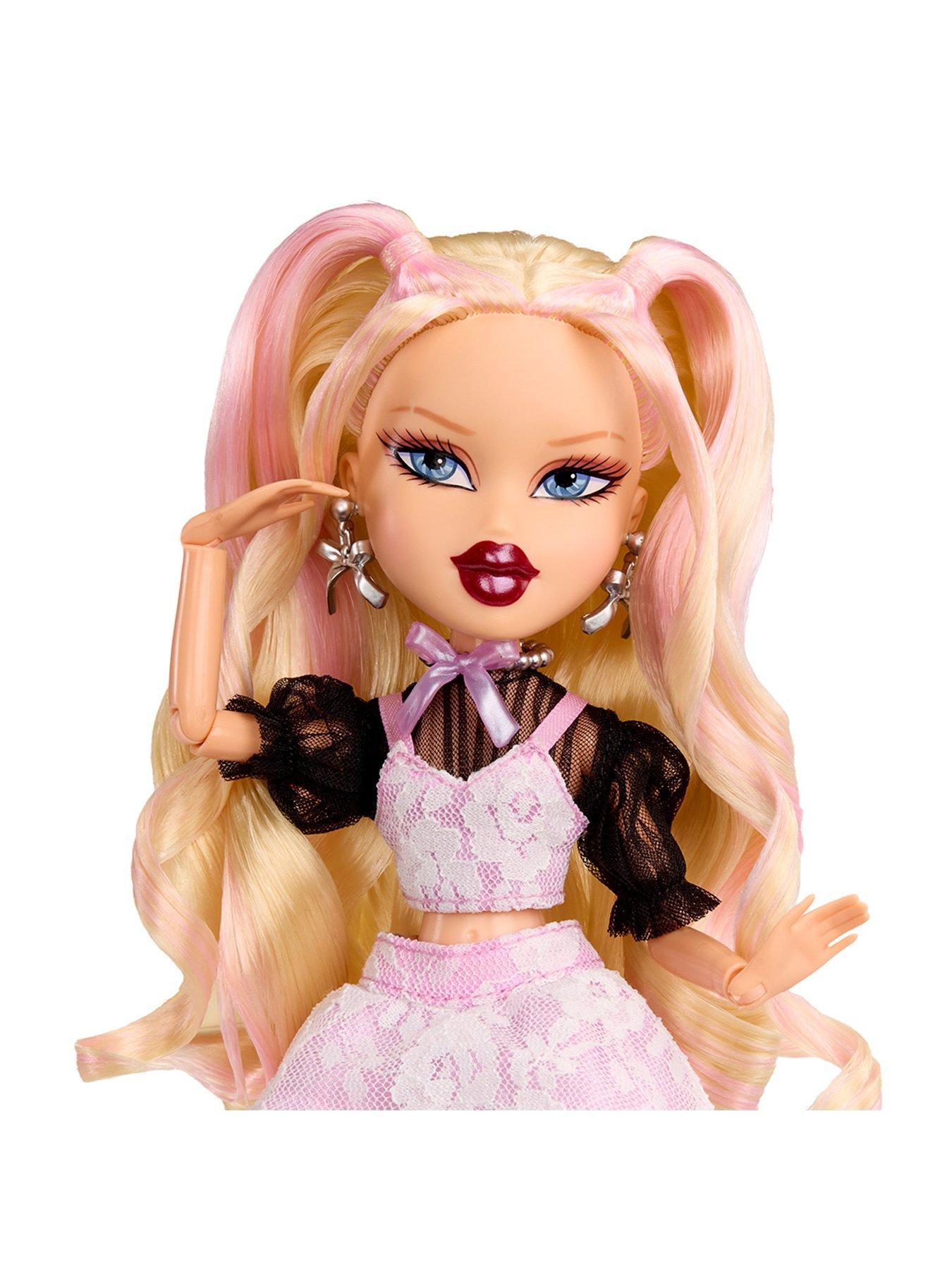 Image 4 of 6 of Bratz Stylin&rsquo; Birthdayz Doll - Cloe