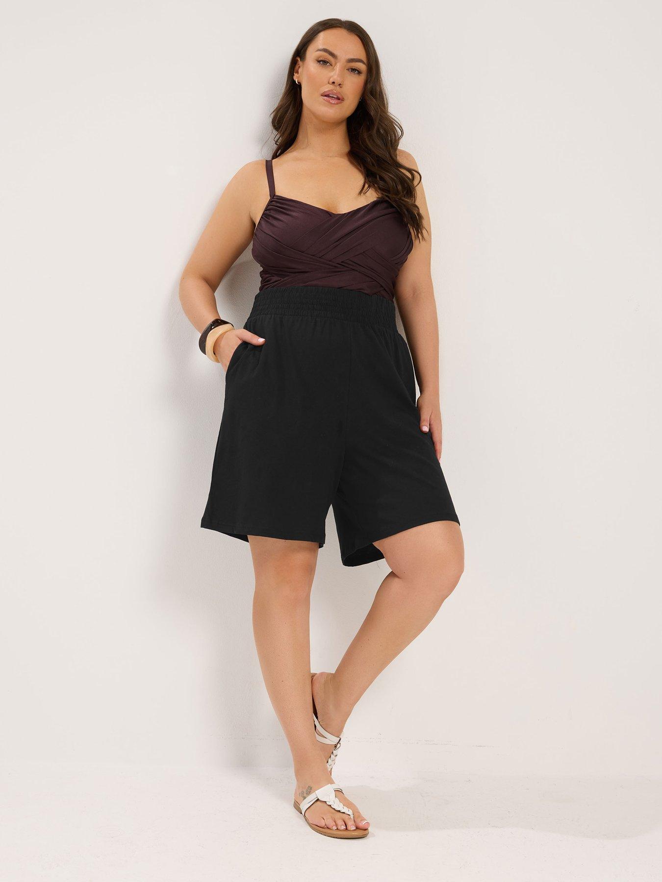 Image 3 of 4 of Yours Curve Jersey Shirred Shorts - Black
