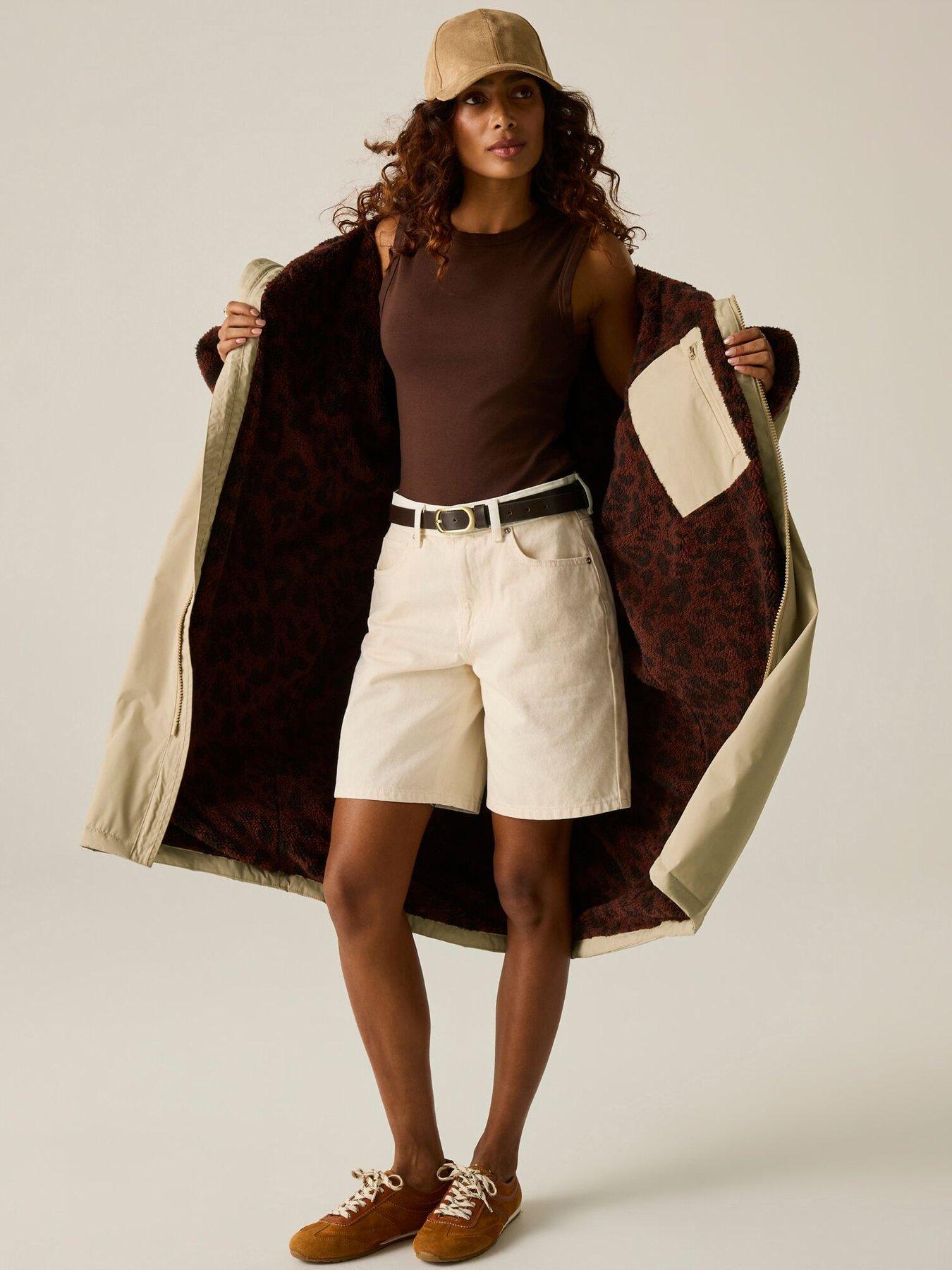 Image 3 of 7 of Regatta Adult Waterproof Changing Robe - Barleycorn (Dark Textured Leopard)