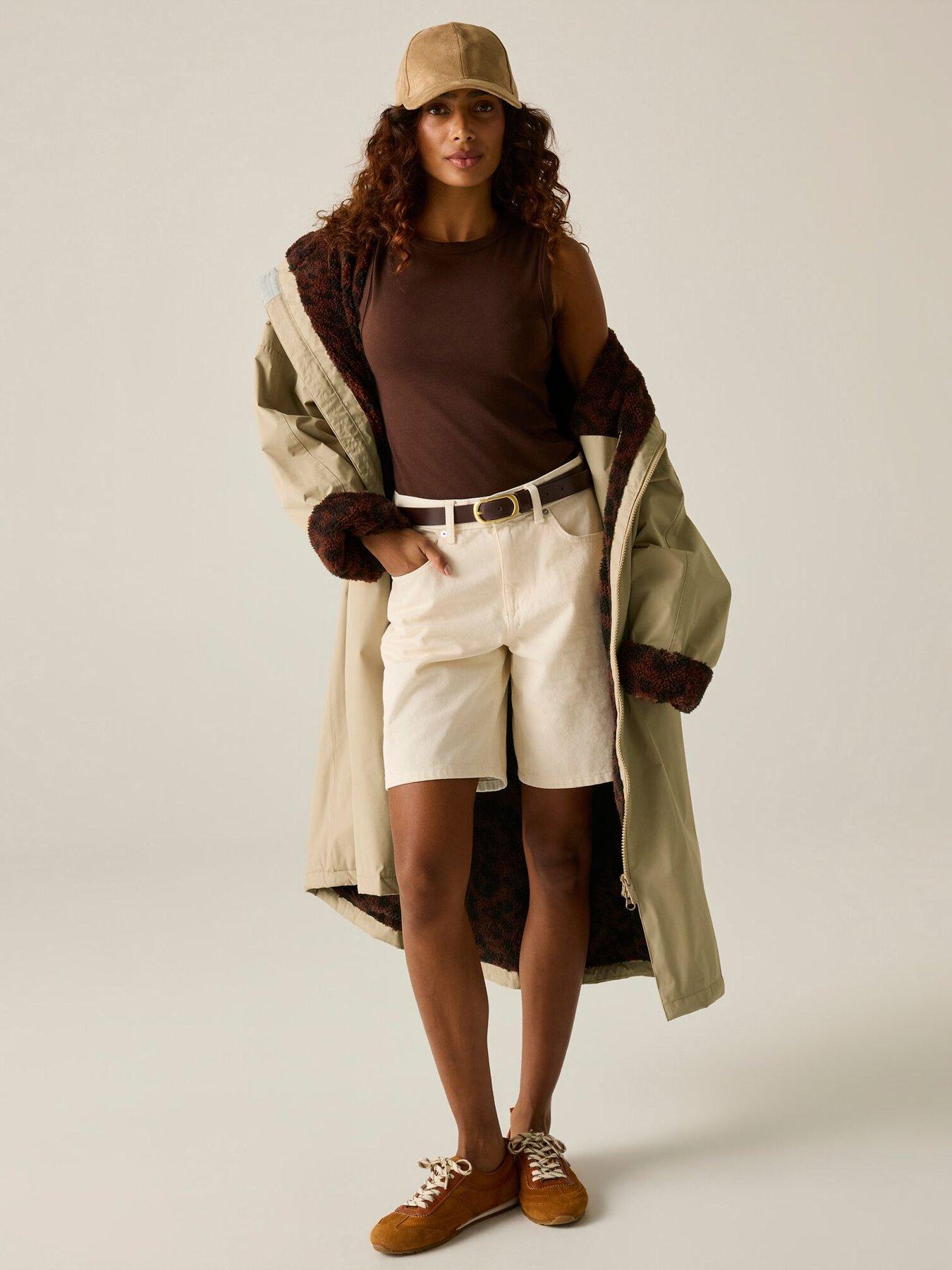 Image 4 of 7 of Regatta Adult Waterproof Changing Robe - Barleycorn (Dark Textured Leopard)