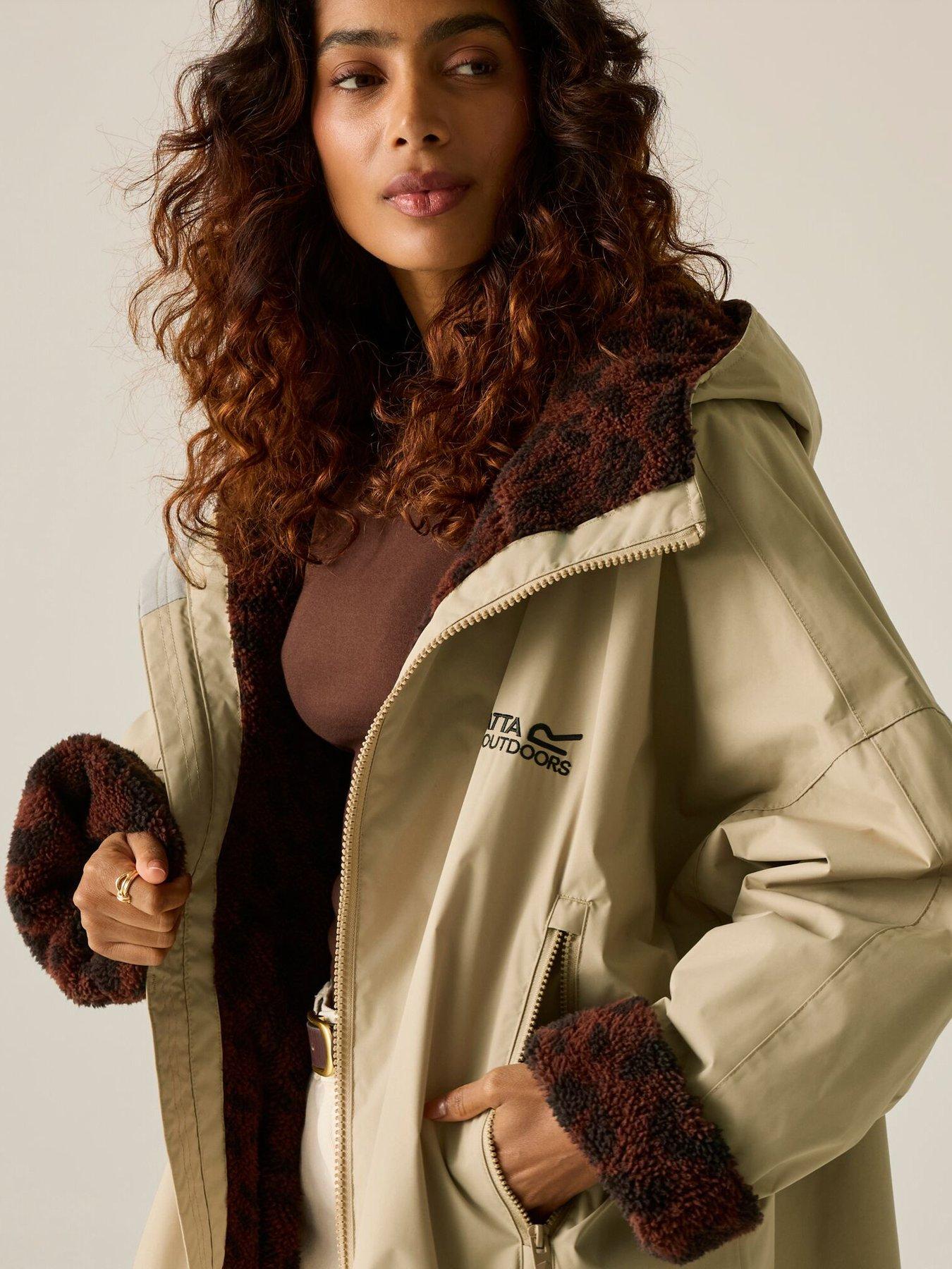 Image 5 of 7 of Regatta Adult Waterproof Changing Robe - Barleycorn (Dark Textured Leopard)