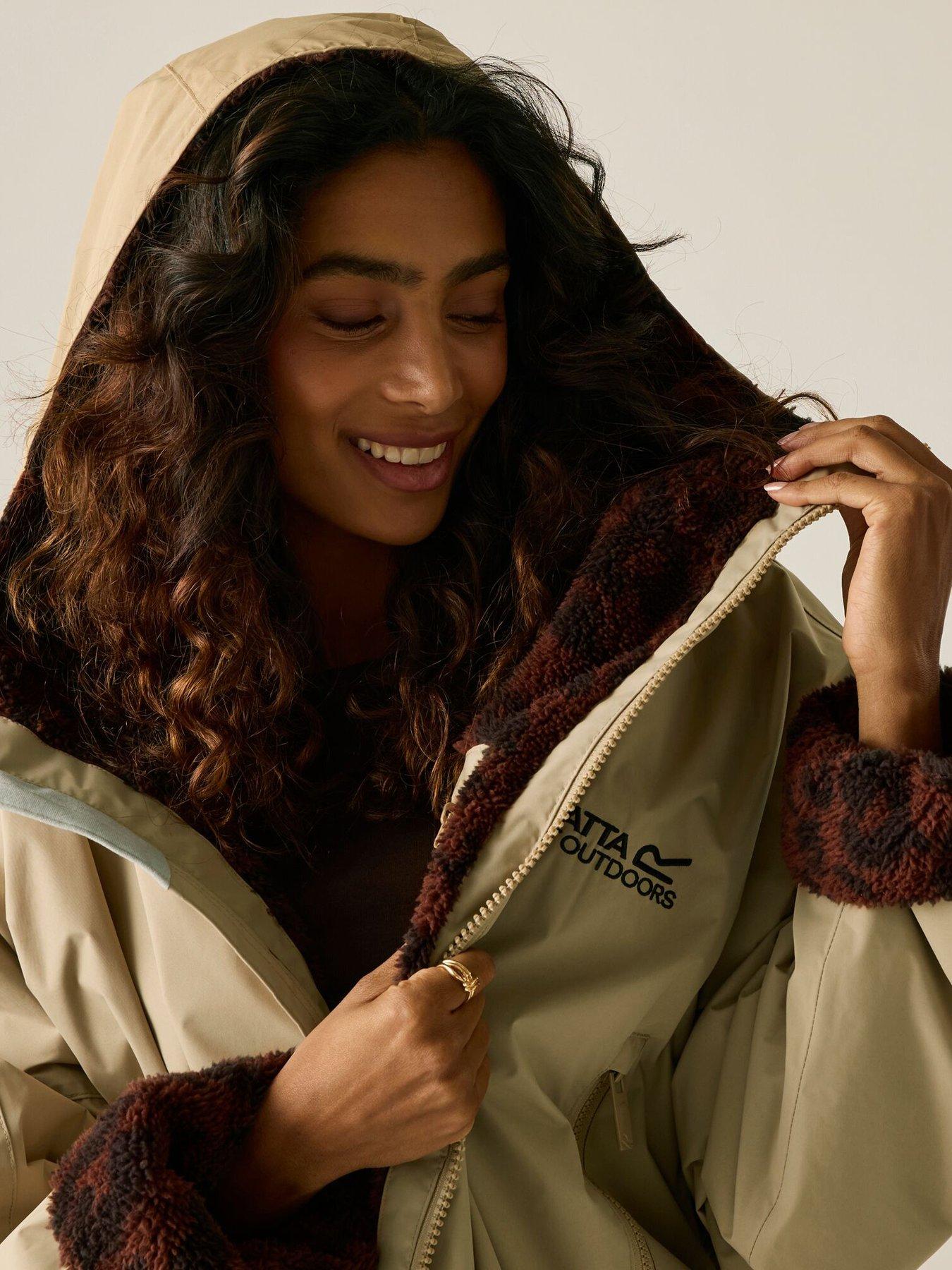 Image 7 of 7 of Regatta Adult Waterproof Changing Robe - Barleycorn (Dark Textured Leopard)