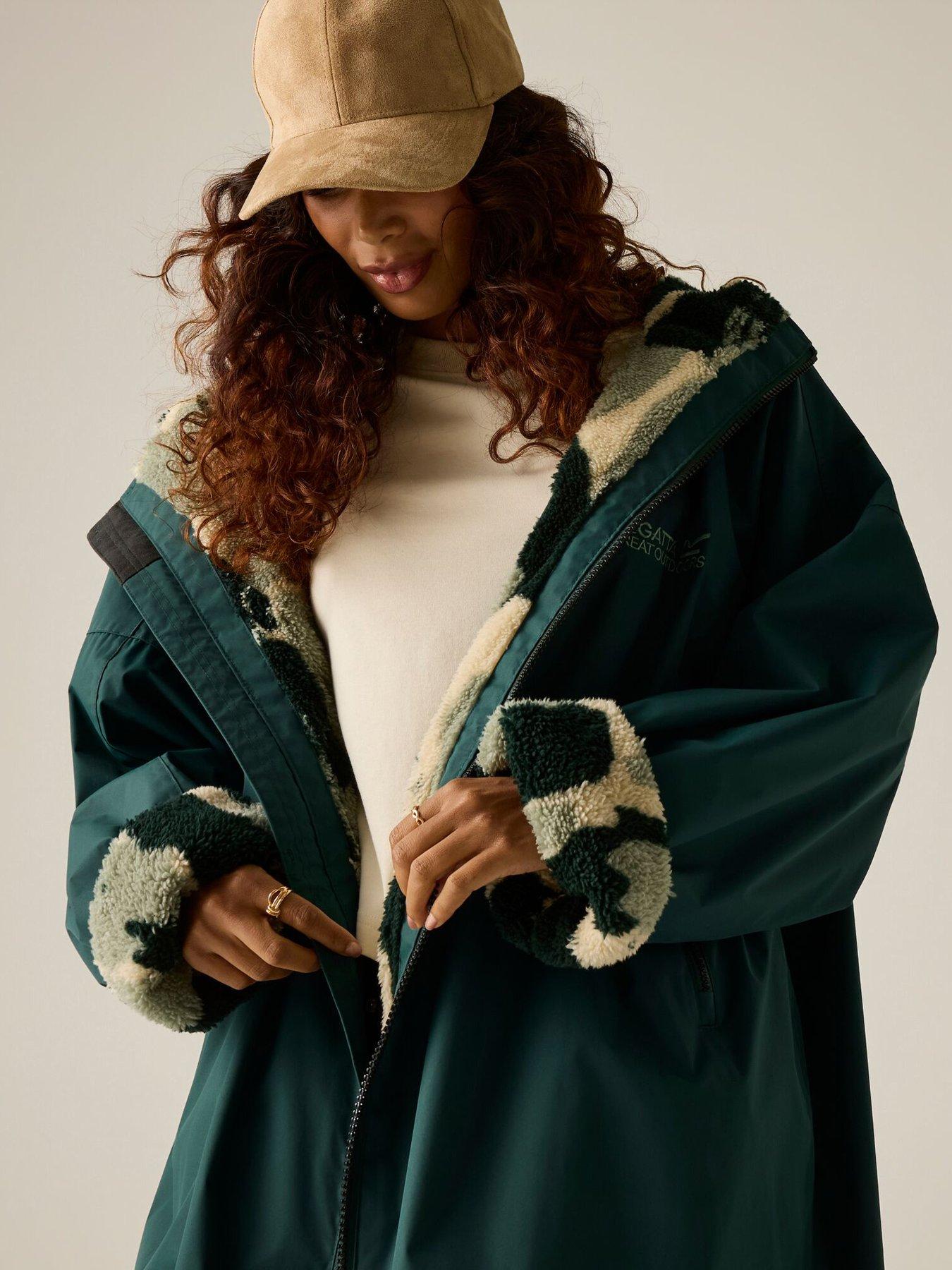 Image 4 of 7 of Regatta Mens Adult Waterproof Changing Robe Robes -deep Pine(brush Stroke Camo)