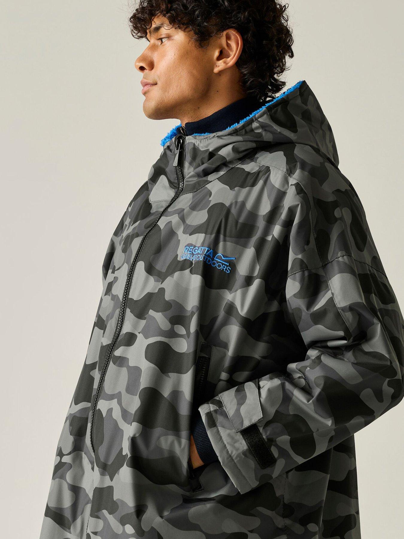 Image 4 of 7 of Regatta Mens Adult Waterproof Changing Robe Robes -grey Camo/sonic Blue