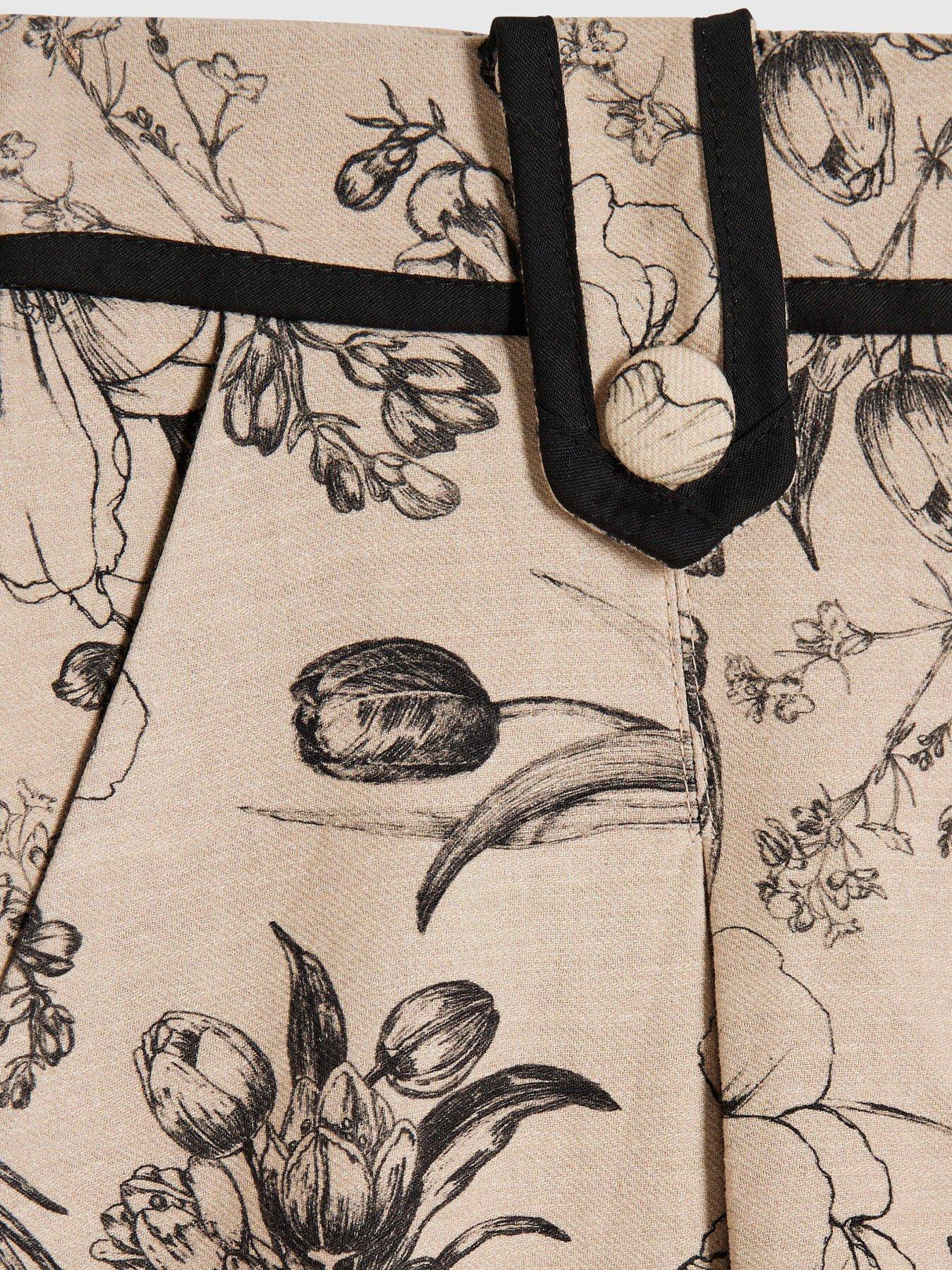 Image 5 of 5 of River Island Floral Pleat Detail Short