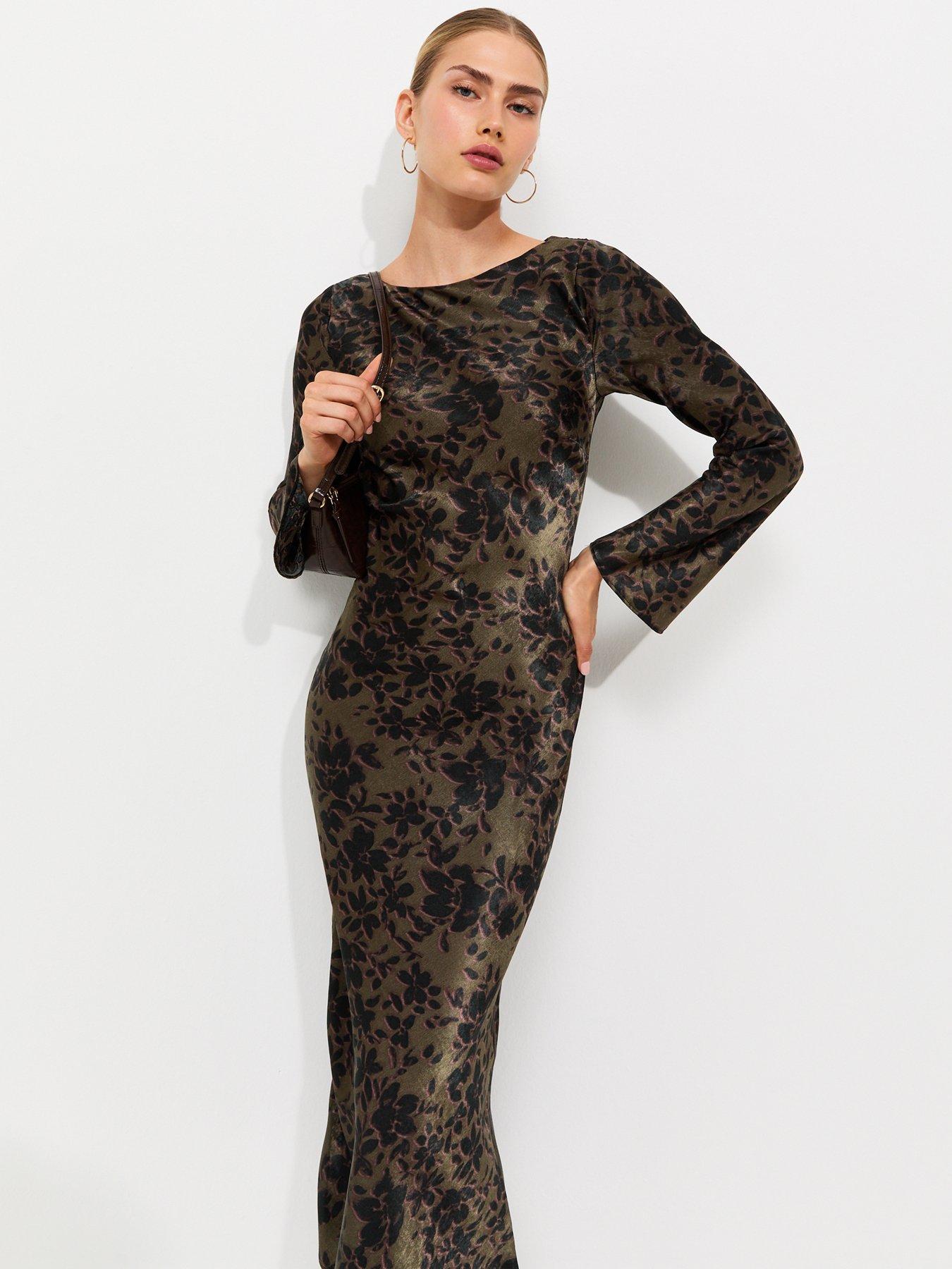 Image 3 of 5 of New Look Long Sleeve Floral Midi Dress - Green