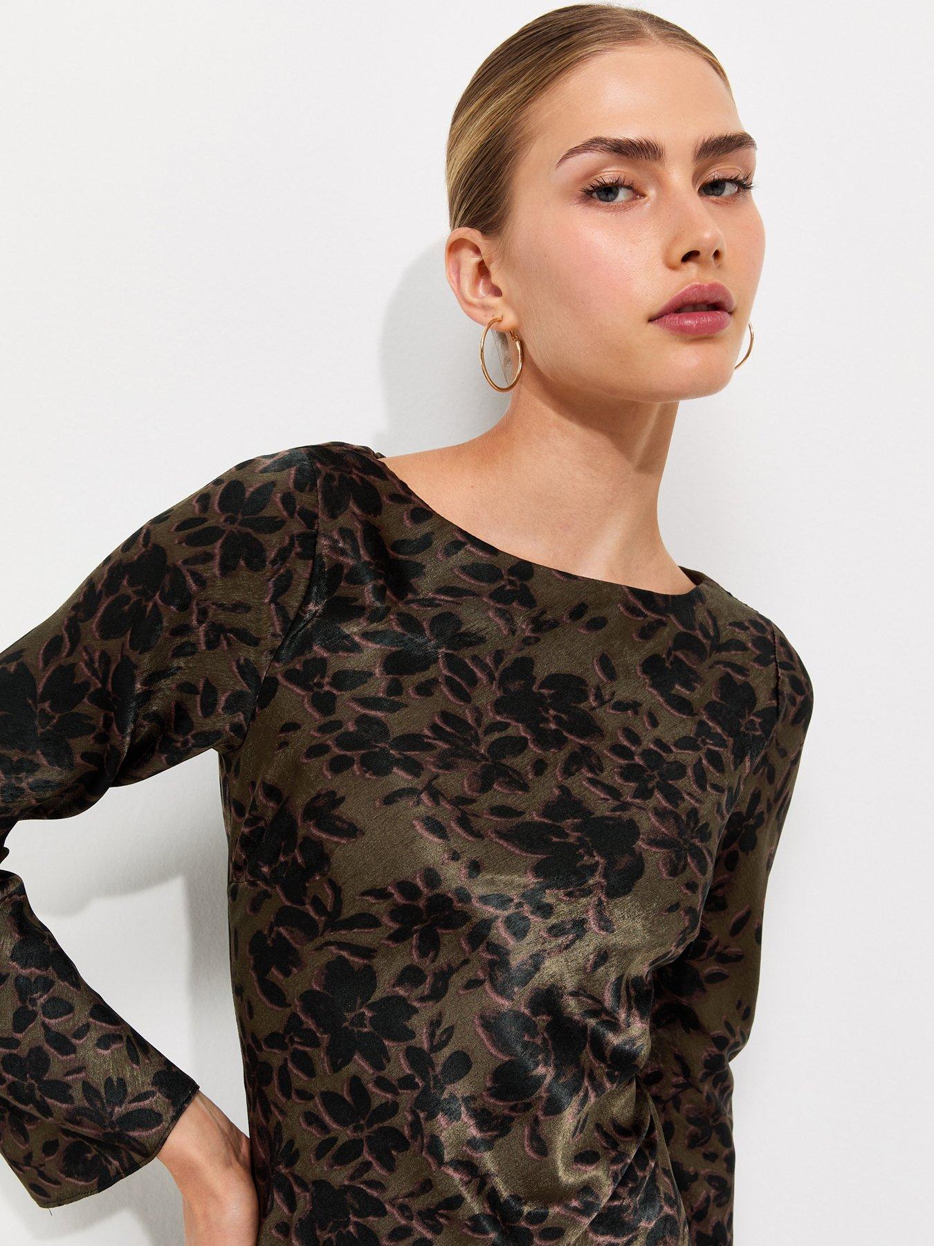 Image 4 of 5 of New Look Long Sleeve Floral Midi Dress - Green