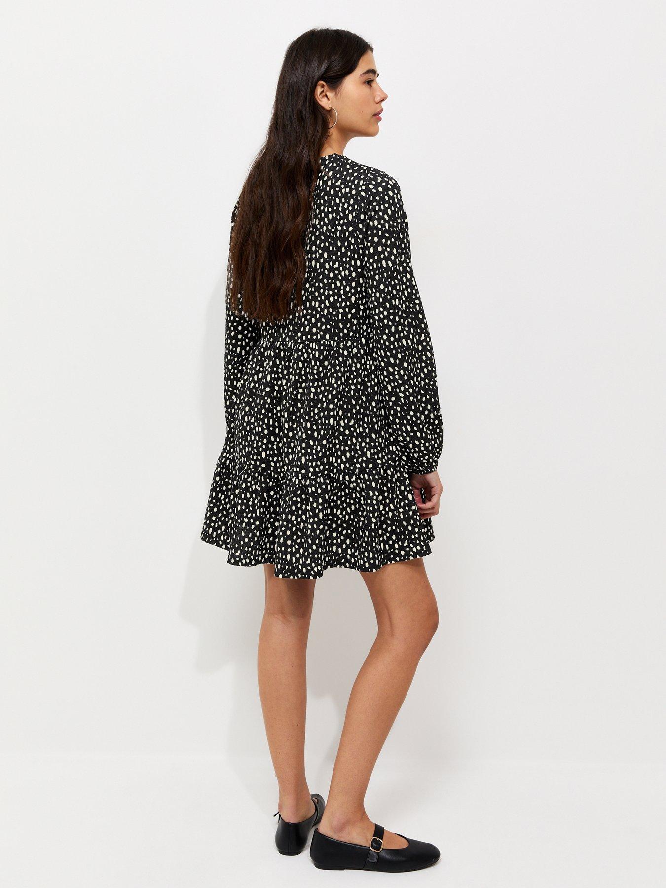Image 2 of 5 of New Look Abstract Pattern Crinkle Texture Mini Smock Dress - Black
