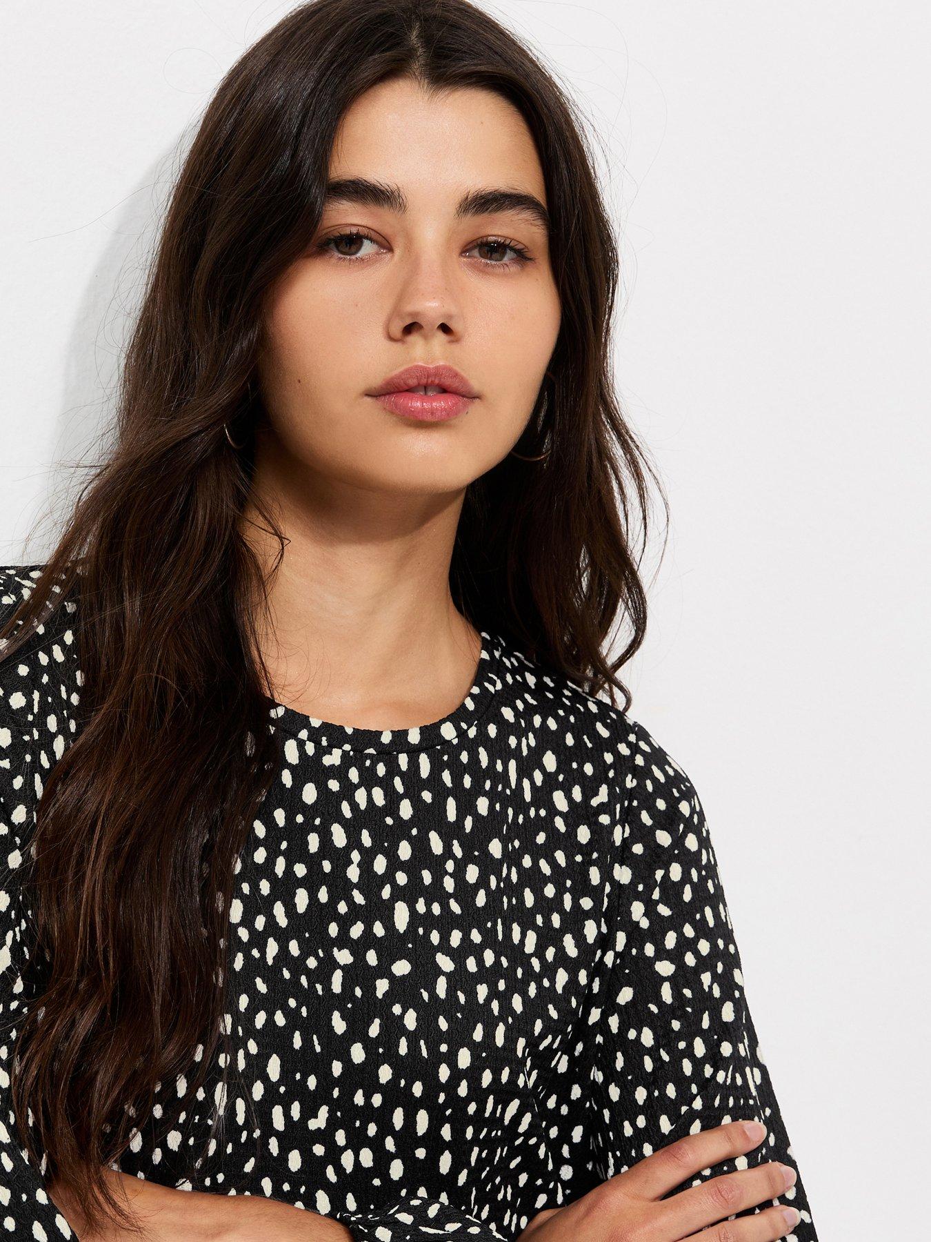 Image 4 of 5 of New Look Abstract Pattern Crinkle Texture Mini Smock Dress - Black