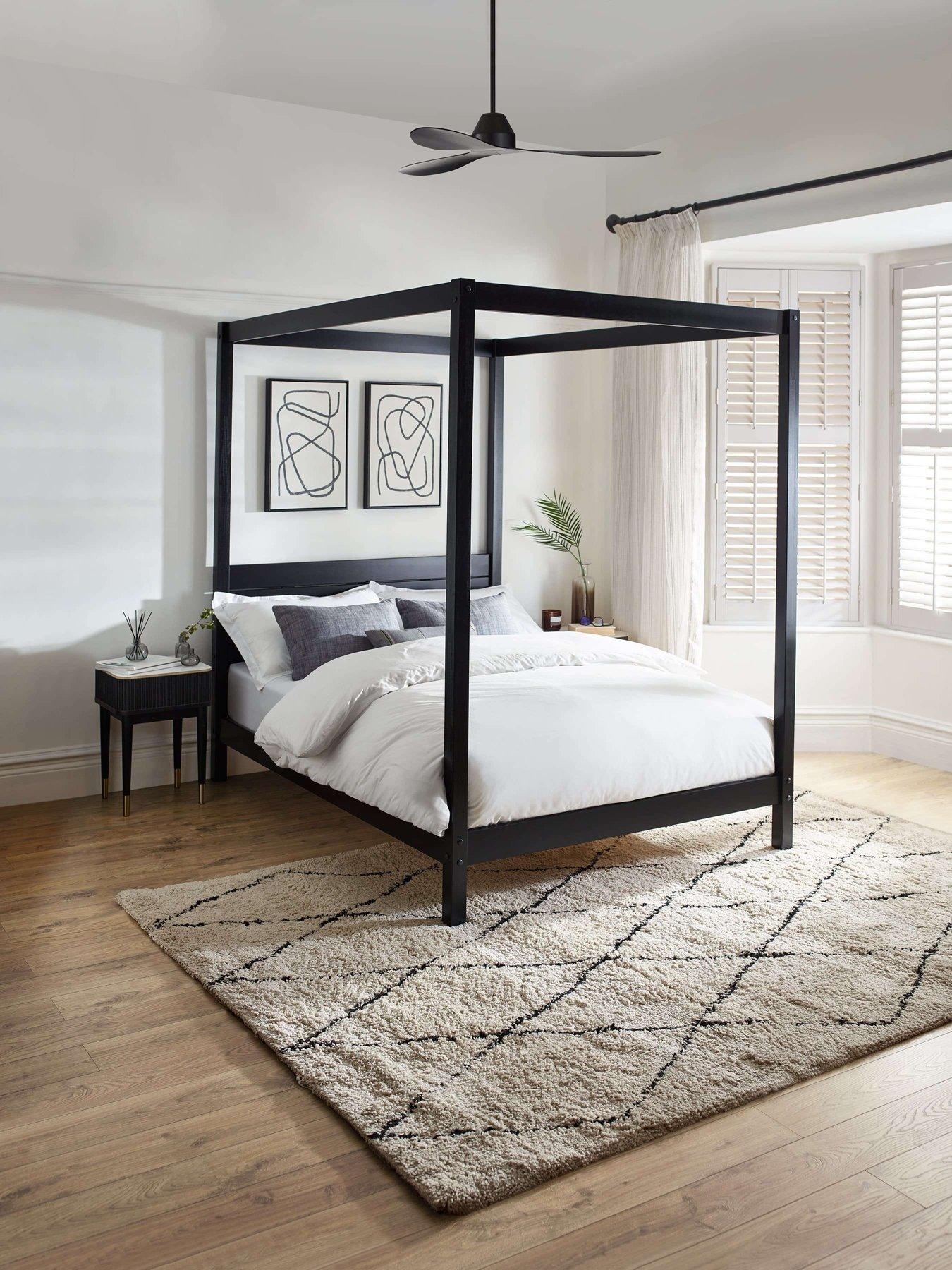 Julian Bowen Roxanne Canopy Bed