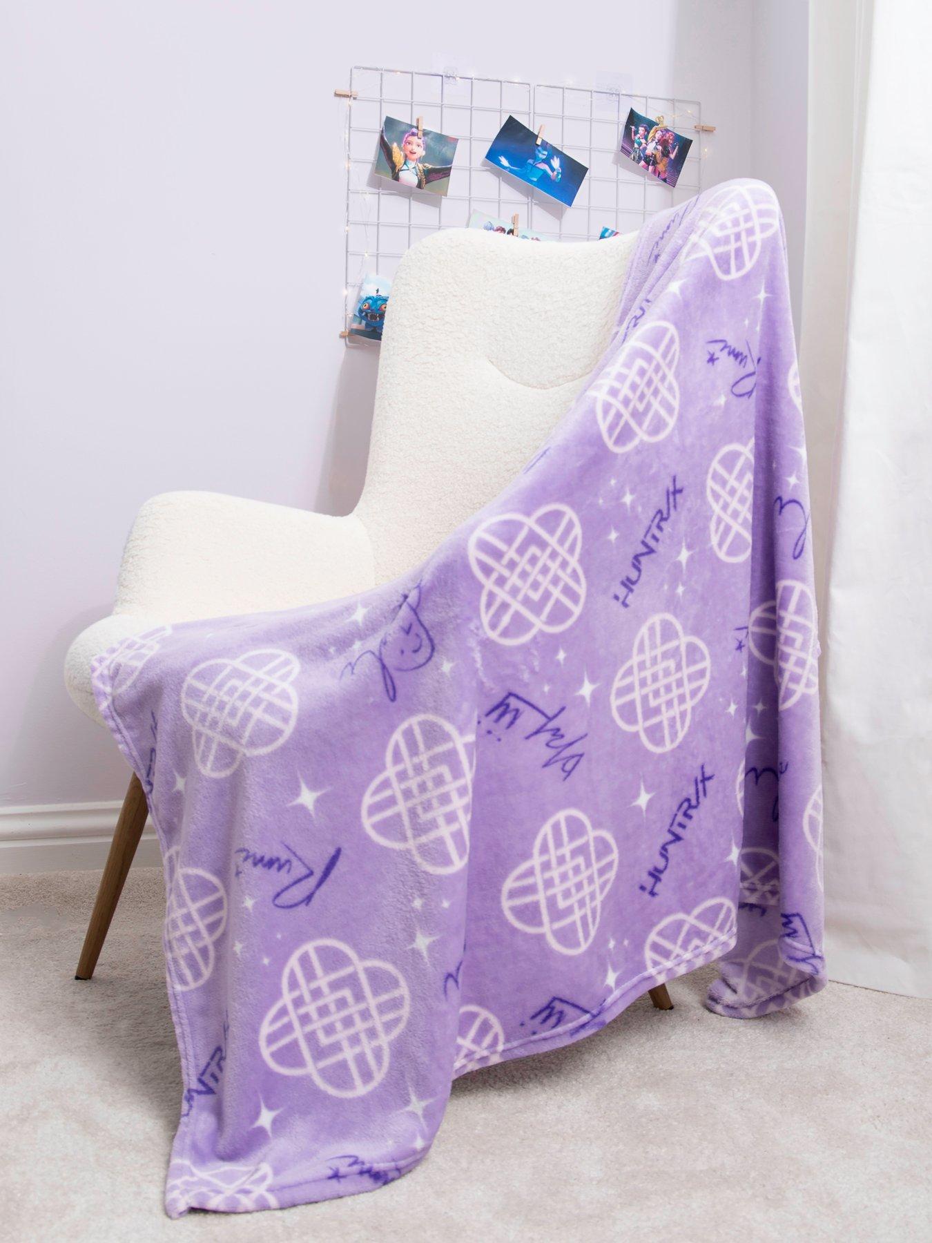 K-Pop Demon Hunters K Pop Demon Hunters Signatures Rotary Fleece Blanket