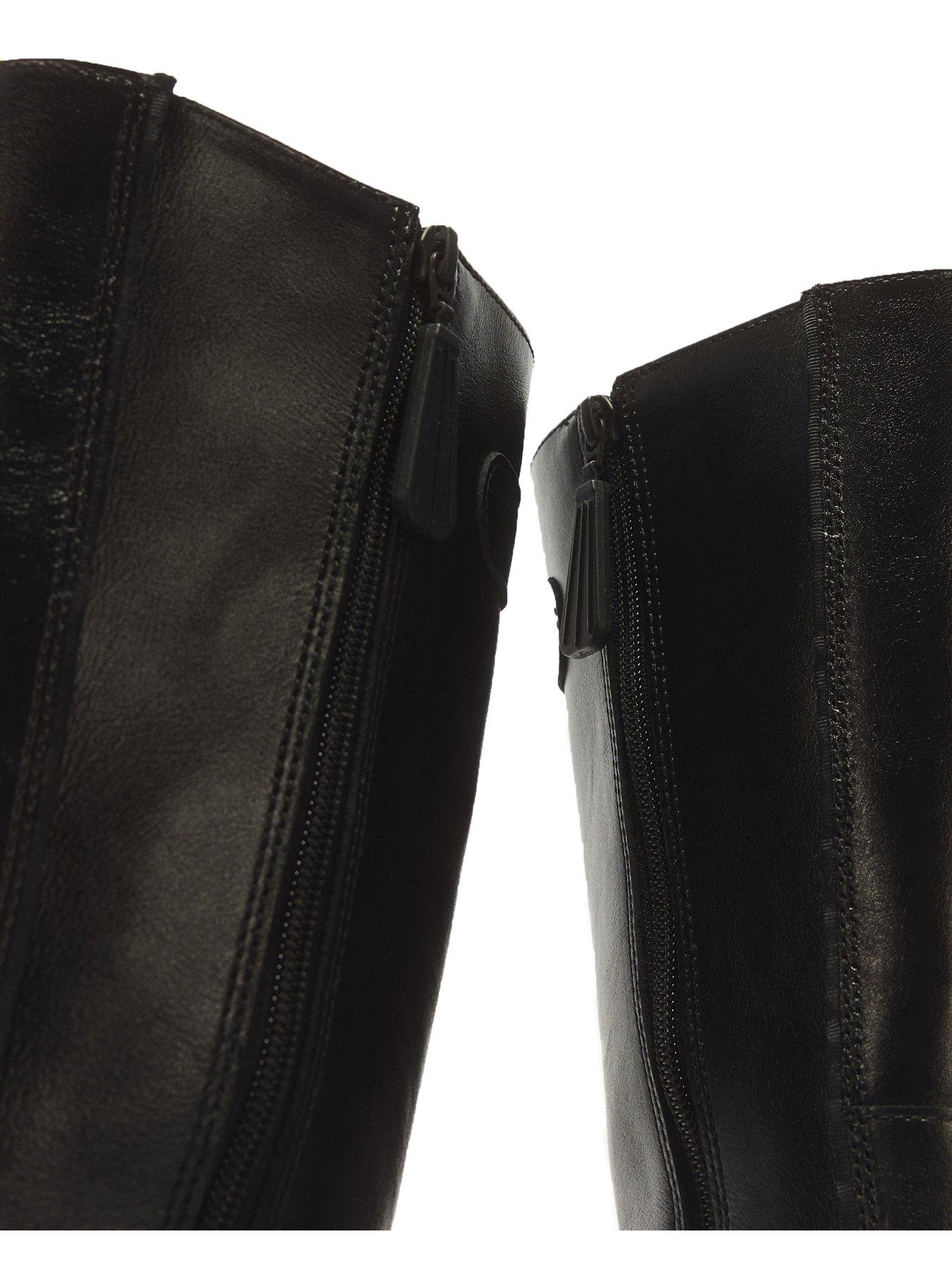 Image 7 of 7 of Dr Martens Buzz Hi Wyoming Leather Boots - Black