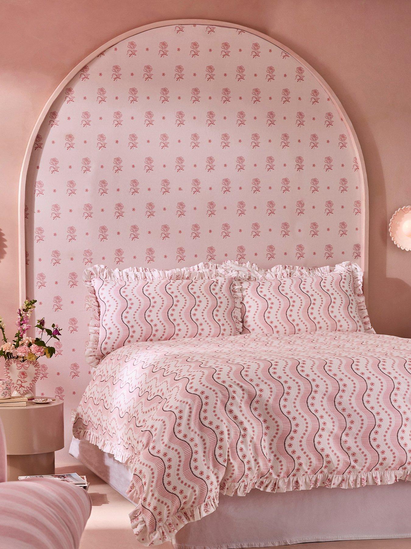 Cath Kidston Spitalfield Bunches Pink Wallpaper