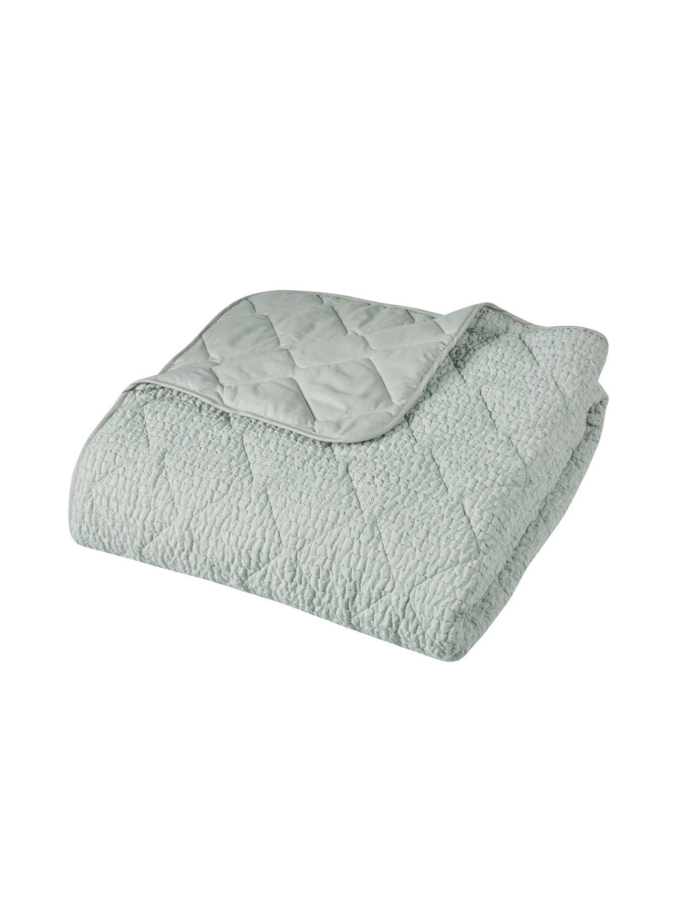 Catherine Lansfield Crinkle Seersucker Texture Bedspread