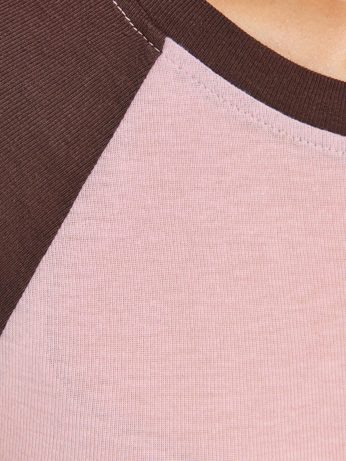 Image 5 of 5 of New Look Contrast Raglan Sleeve T-Shirt - Pink