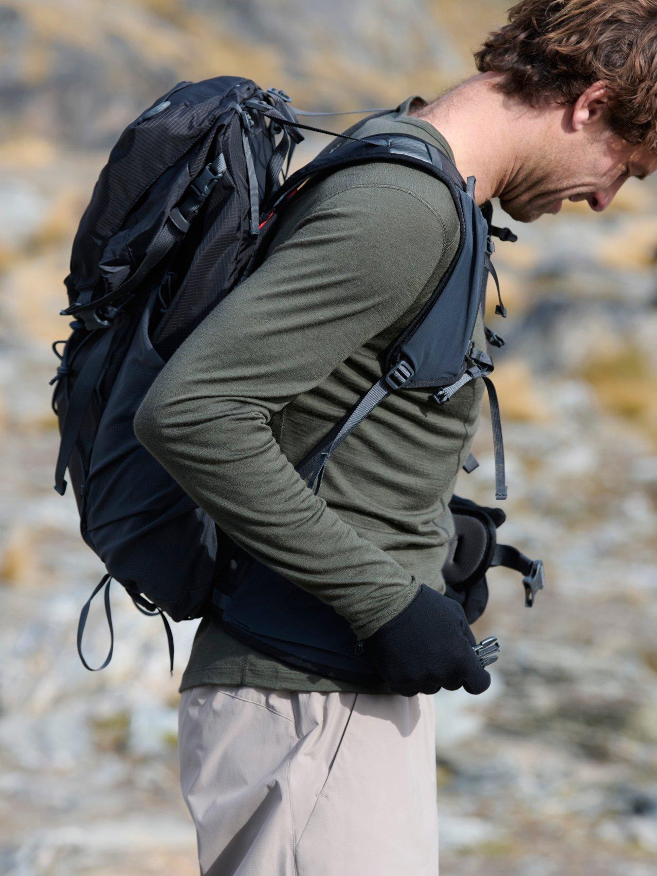 Image 3 of 4 of Icebreaker Mens 200 Oasis Long Sleeve Crew Baselayer Top - Khaki
