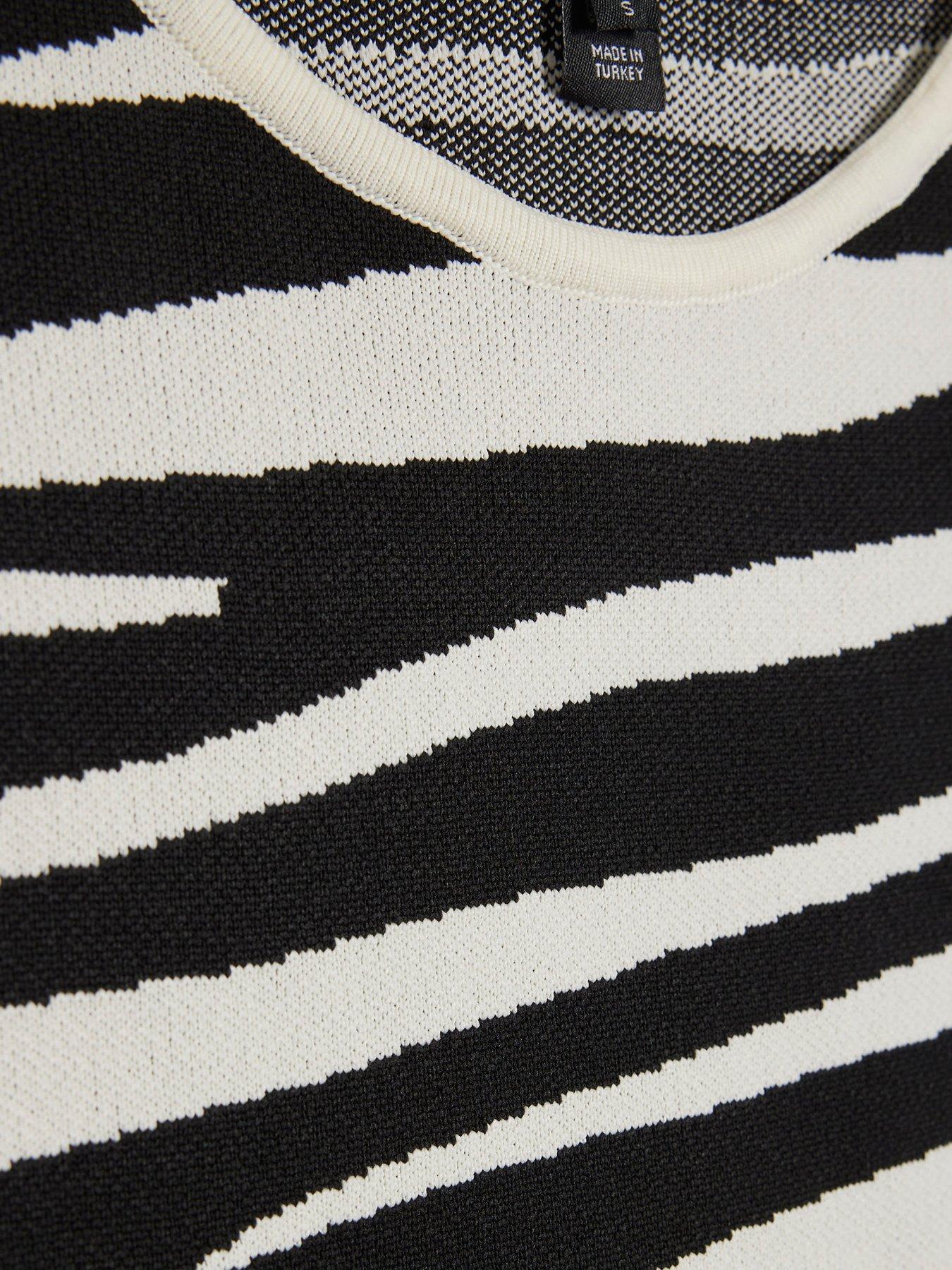 Image 6 of 6 of River Island Zebra Fitted Brunch Top - Black