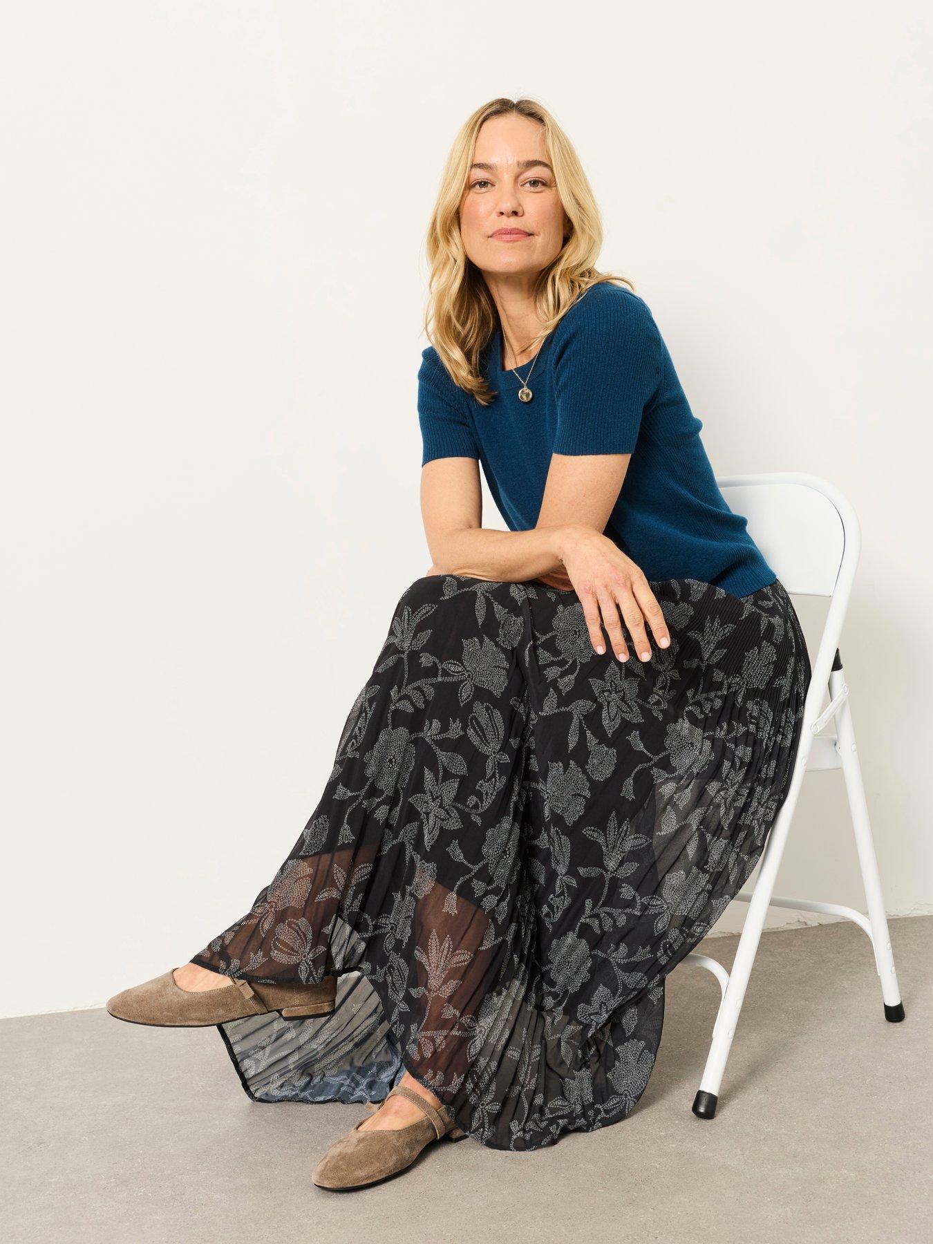 Image 3 of 6 of FatFace Women's Paignton Dot Floral Print Maxi Skirt - Black