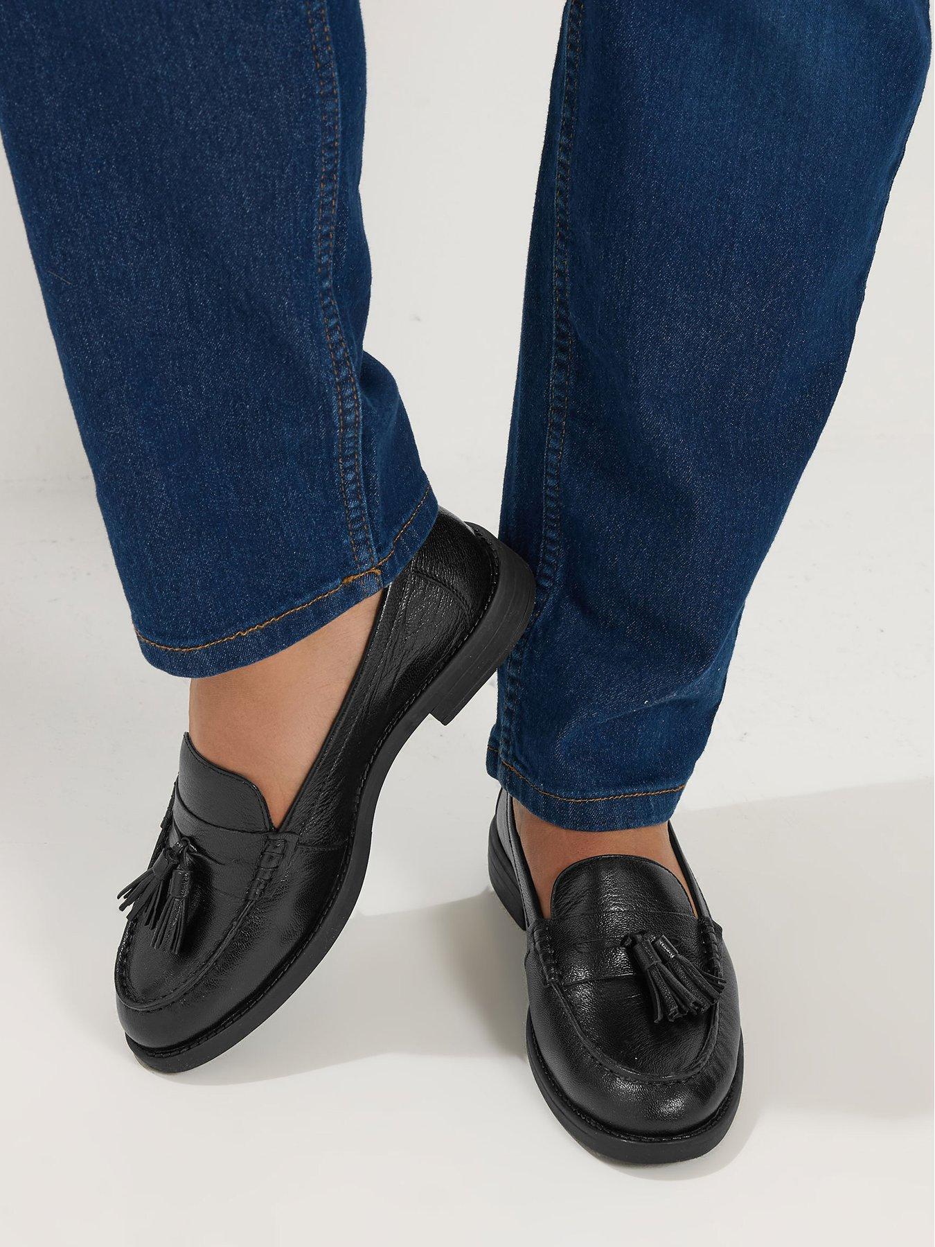 Image 4 of 4 of Yours Wide Fit Tassel Leather Loafers - Black