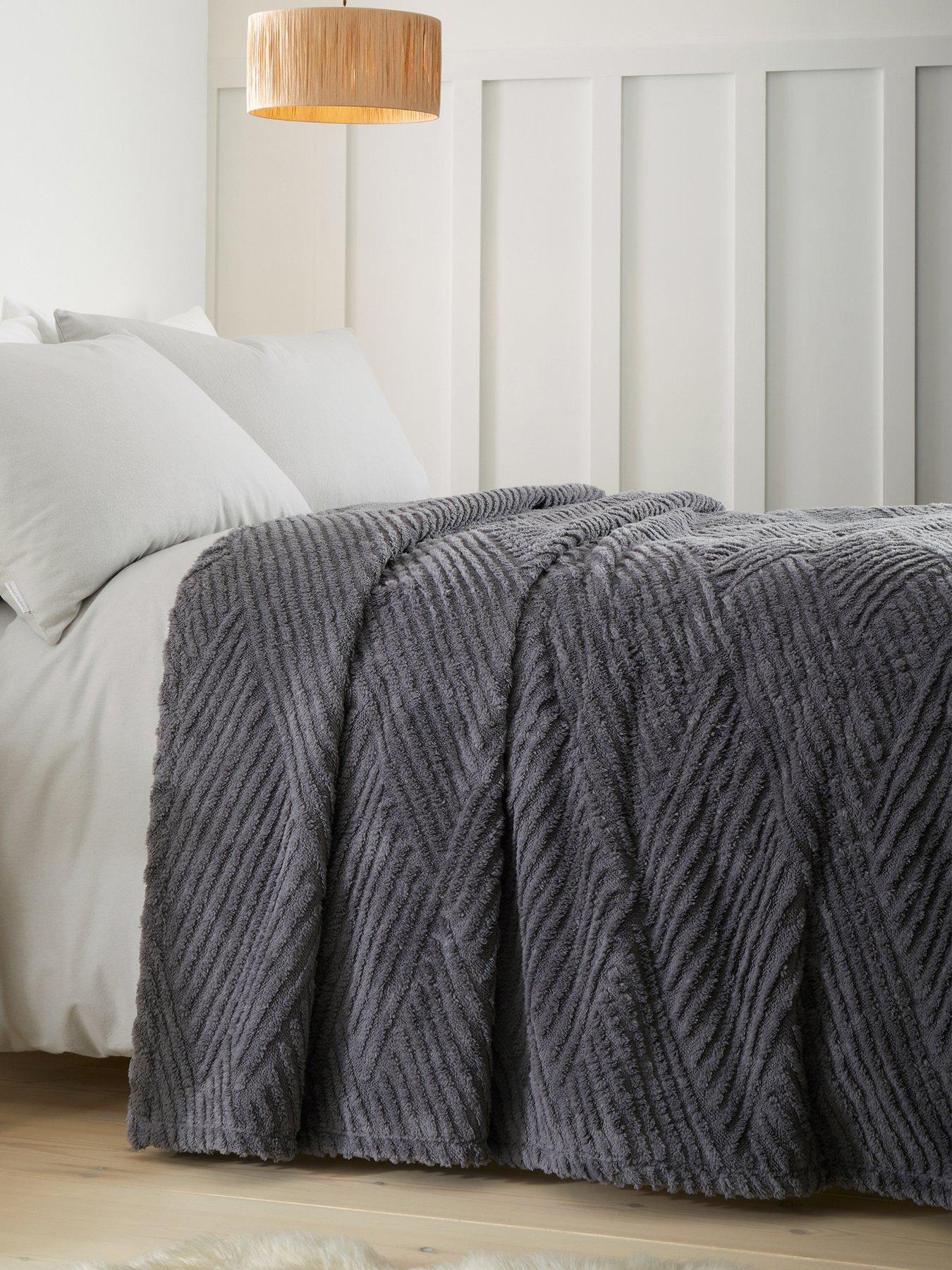 Image 1 of 5 of Catherine Lansfield Super Thermal Warm and Cosy Large Throw 200x220cm