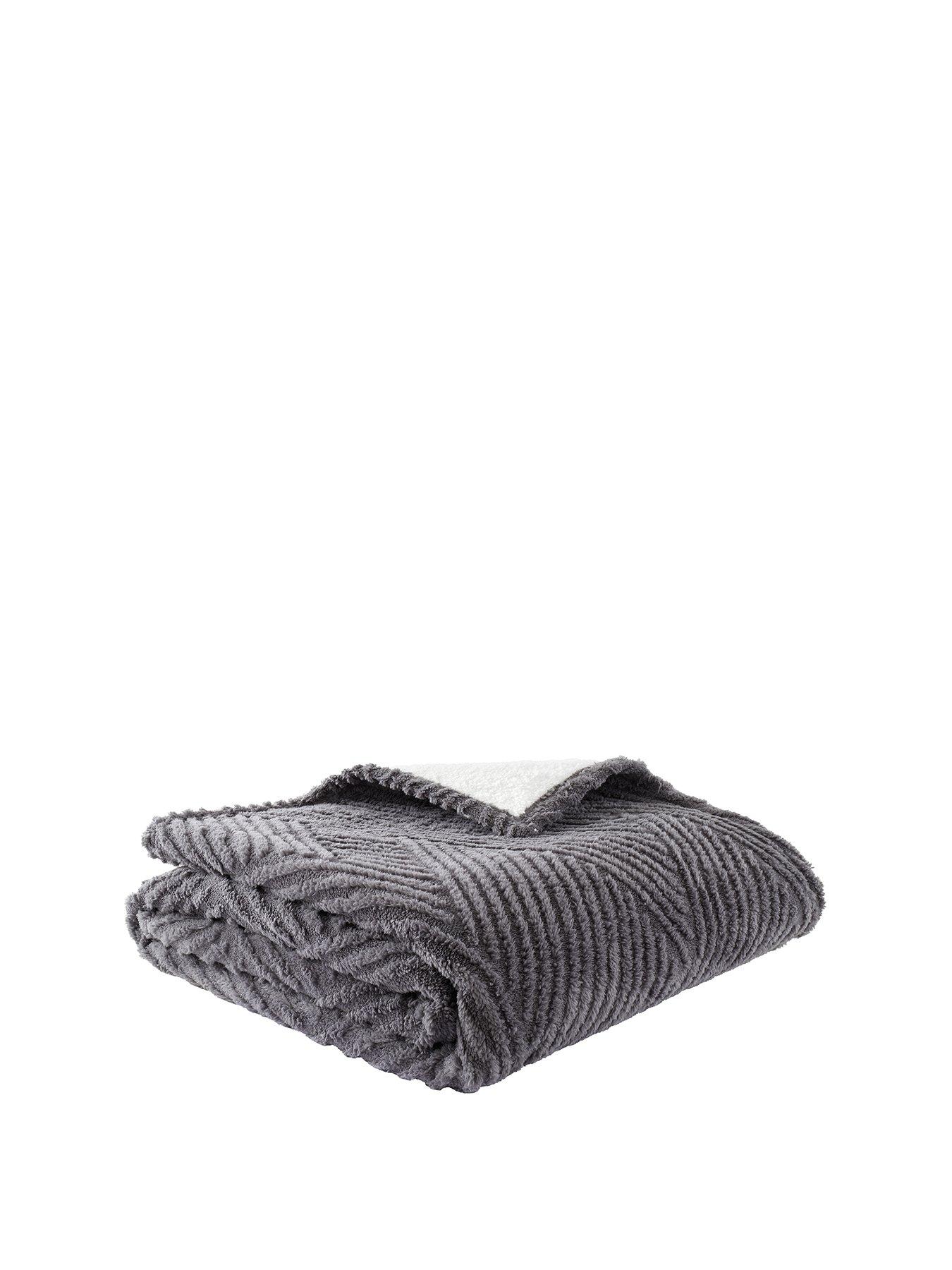 Image 2 of 5 of Catherine Lansfield Super Thermal Warm and Cosy Large Throw 200x220cm