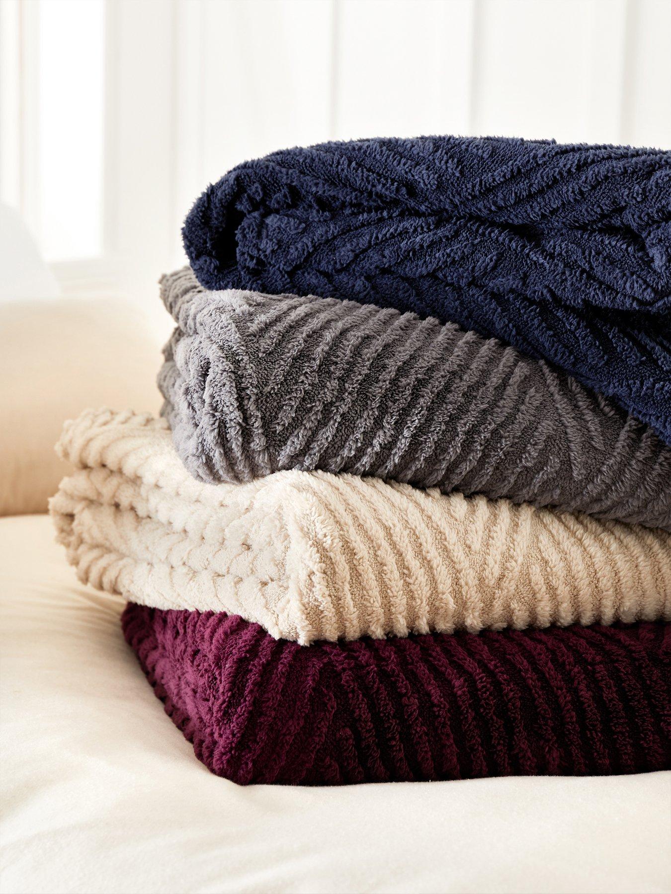 Image 5 of 5 of Catherine Lansfield Super Thermal Warm and Cosy Large Throw 200x220cm